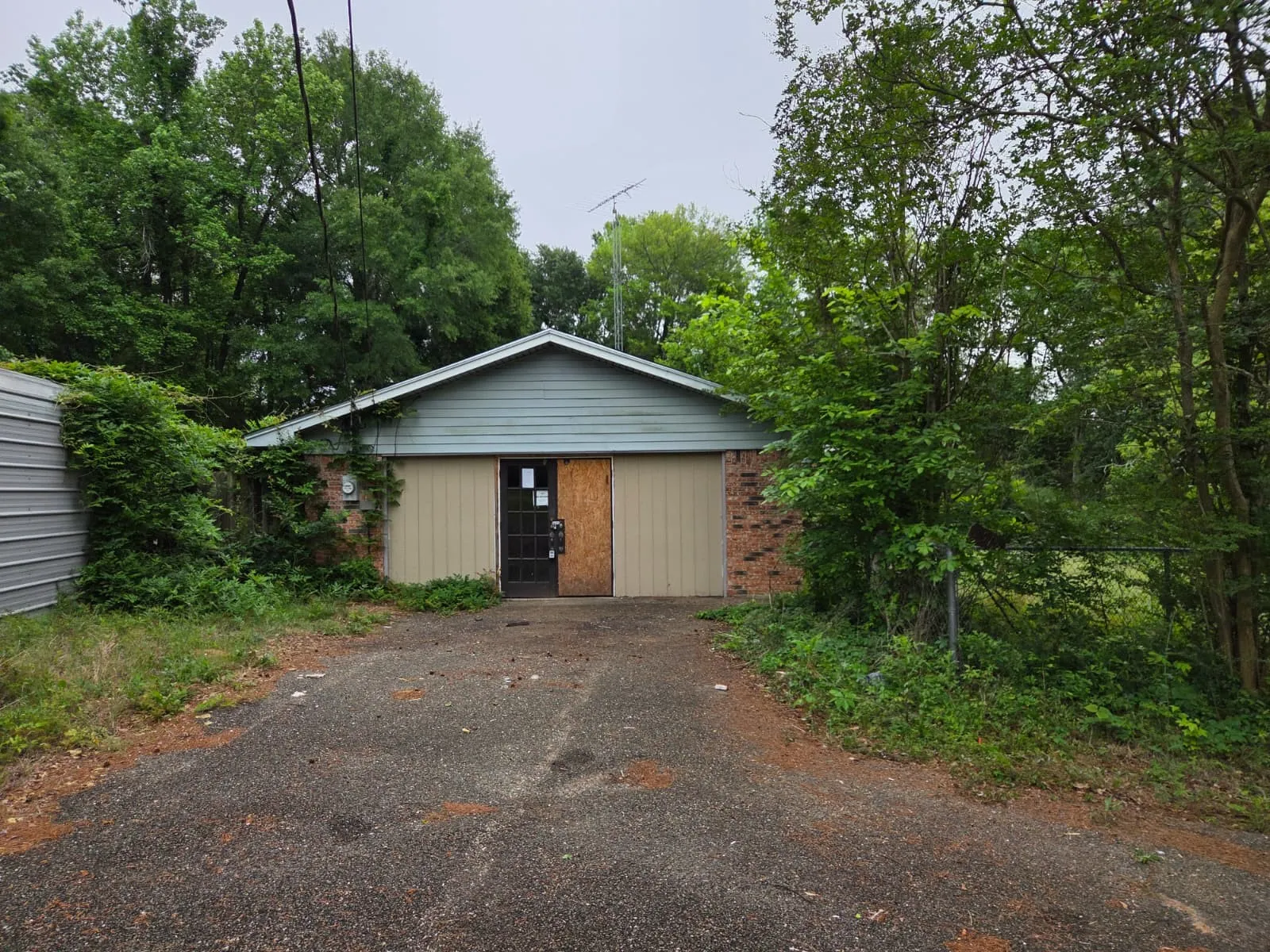 Single Family Residence For Sale in Wood County , 7515 E US Highway 80, Hawkins, Texas 75765, 3 Bedroom, 2 Bathroom, 2 Garage spaces, 2,074 Sqft, built in 1985, mls#21254054, Real Estate Agent in Hawkins, Homes For Sale in Wood county, Homes For Sale in Hawkins, Realtor in Hawkins Texas, Real Estate Brokerage Independent Realty Texas, Luminita Cordes Realtor
