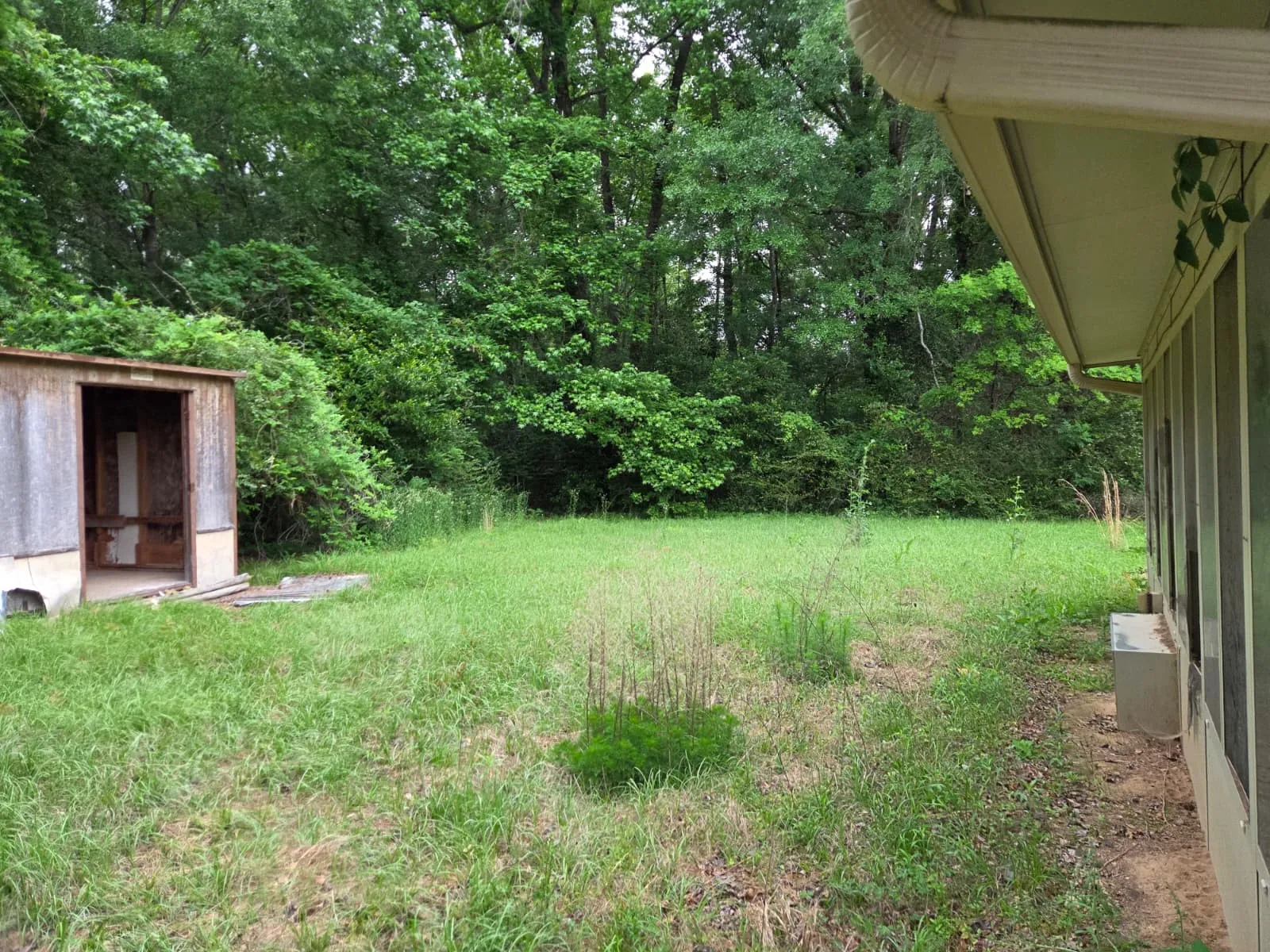 Single Family Residence For Sale in Wood County , 7515 E US Highway 80, Hawkins, Texas 75765, 3 Bedroom, 2 Bathroom, 2 Garage spaces, 2,074 Sqft, built in 1985, mls#21254054, Real Estate Agent in Hawkins, Homes For Sale in Wood county, Homes For Sale in Hawkins, Realtor in Hawkins Texas, Real Estate Brokerage Independent Realty Texas, Luminita Cordes Realtor