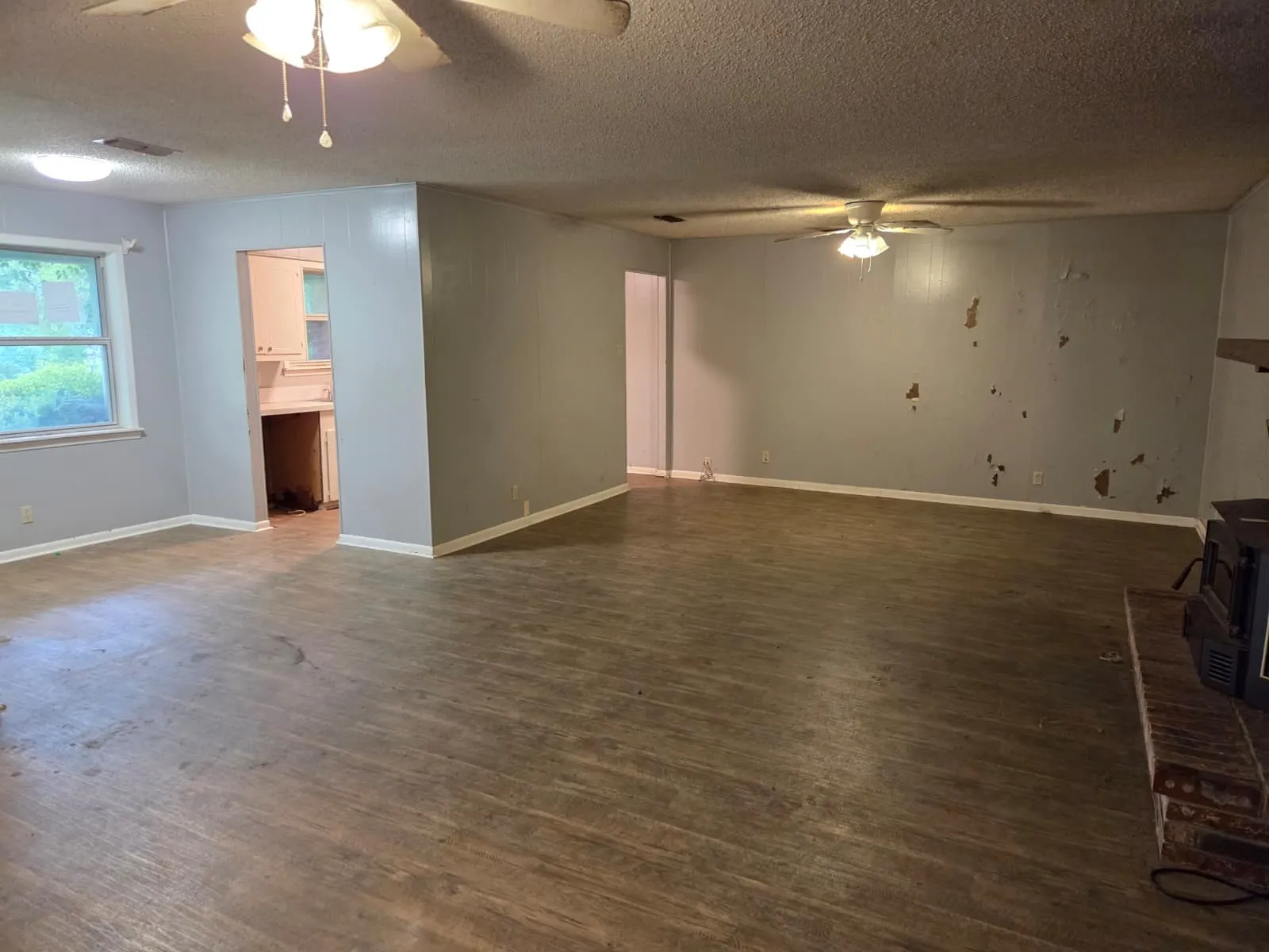 Single Family Residence For Sale in Wood County , 7515 E US Highway 80, Hawkins, Texas 75765, 3 Bedroom, 2 Bathroom, 2 Garage spaces, 2,074 Sqft, built in 1985, mls#21254054, Real Estate Agent in Hawkins, Homes For Sale in Wood county, Homes For Sale in Hawkins, Realtor in Hawkins Texas, Real Estate Brokerage Independent Realty Texas, Luminita Cordes Realtor