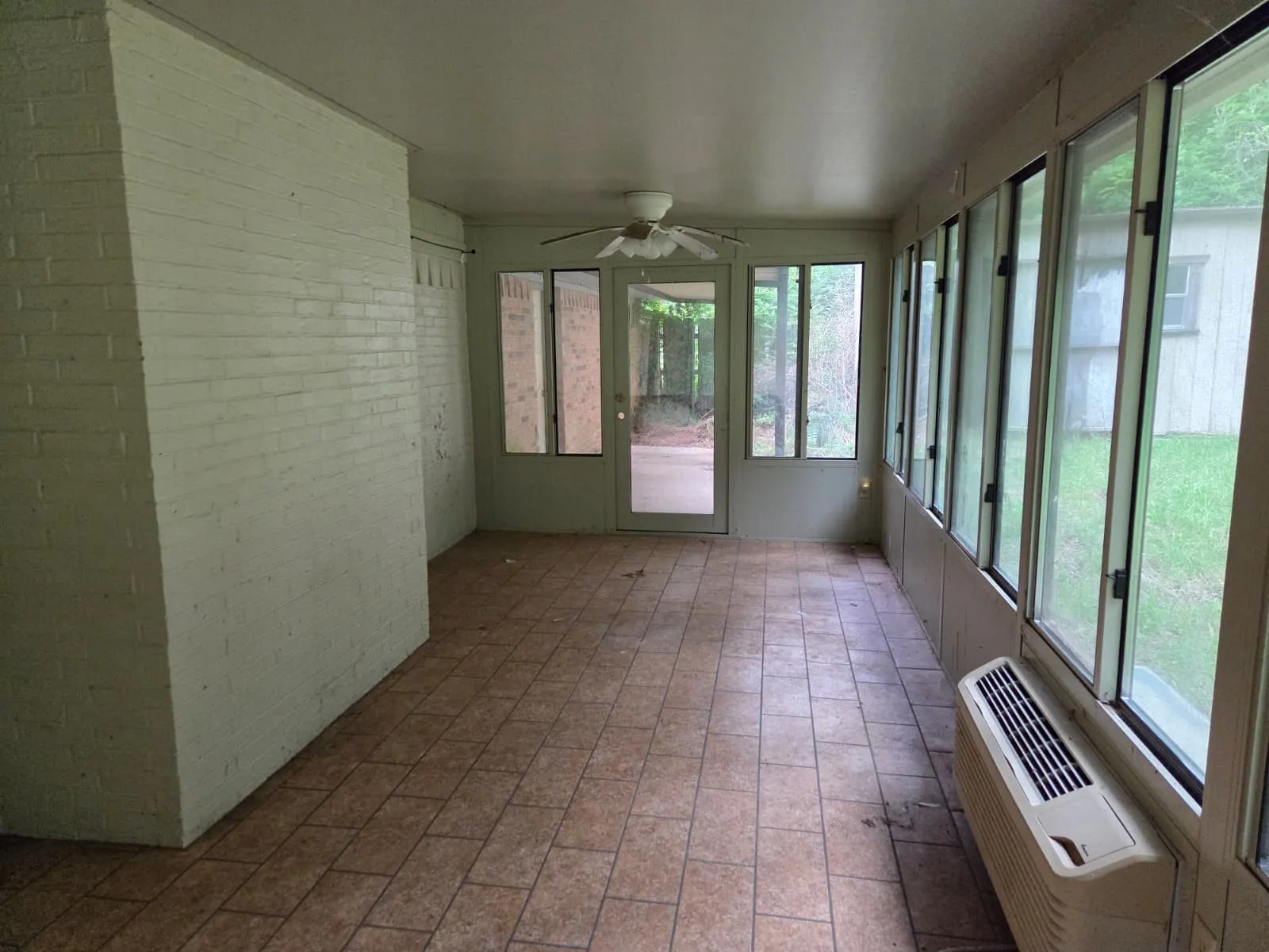 Single Family Residence For Sale in Wood County , 7515 E US Highway 80, Hawkins, Texas 75765, 3 Bedroom, 2 Bathroom, 2 Garage spaces, 2,074 Sqft, built in 1985, mls#21254054, Real Estate Agent in Hawkins, Homes For Sale in Wood county, Homes For Sale in Hawkins, Realtor in Hawkins Texas, Real Estate Brokerage Independent Realty Texas, Luminita Cordes Realtor
