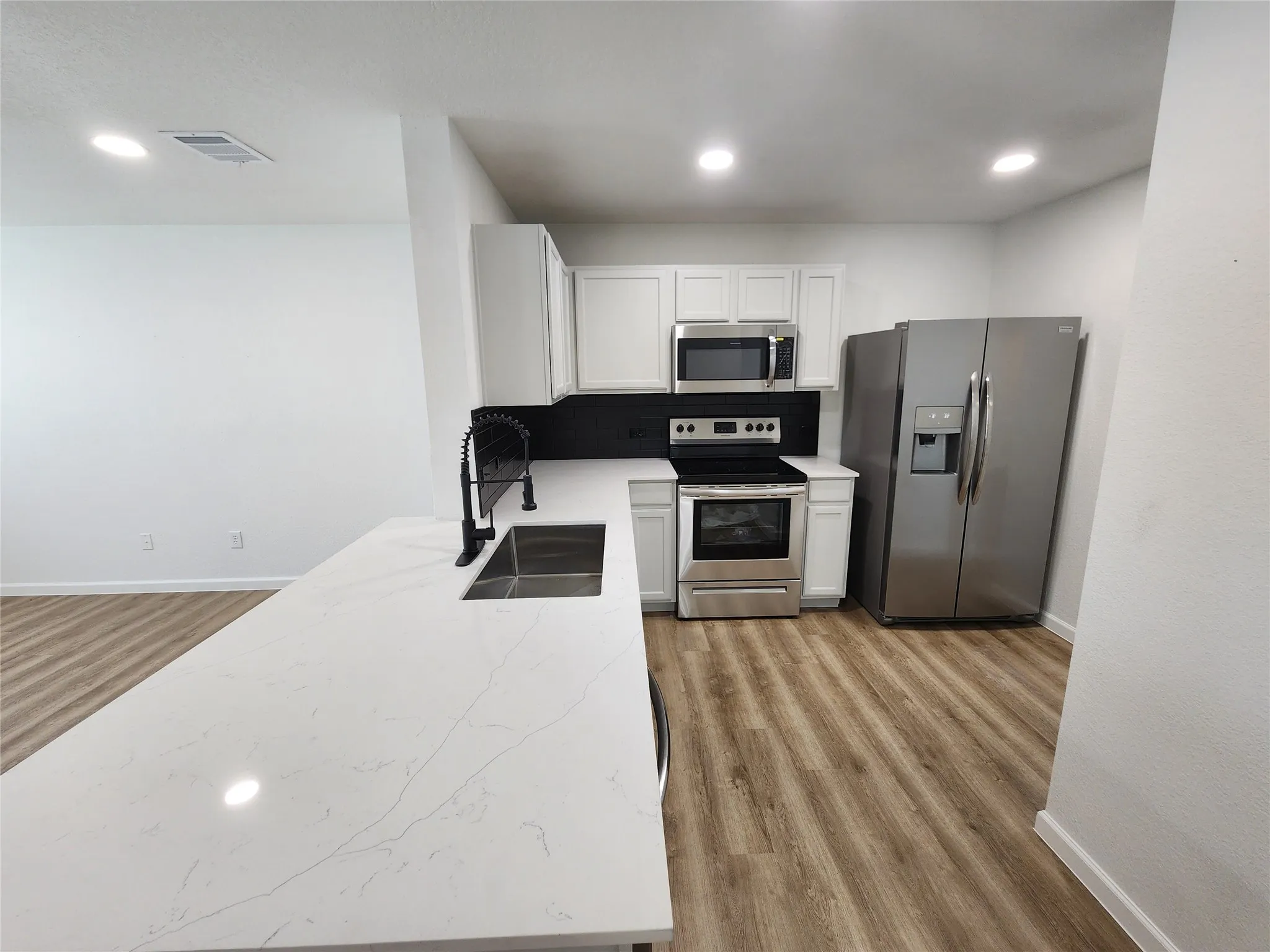 Single Family Residence For Rent in Wise County , 12808 Kingsgate Drive, Rhome, Texas 76078, 3 Bedroom, 2 Bathroom, 2 Garage spaces, 1,397 Sqft, built in 2008, Preowned, mls#21255039, Real Estate Agent in Rhome, Homes For Rent in Wise county, Homes For Rent in Rhome, Realtor in Rhome Texas, Real Estate Brokerage Independent Realty Texas, Luminita Cordes Realtor