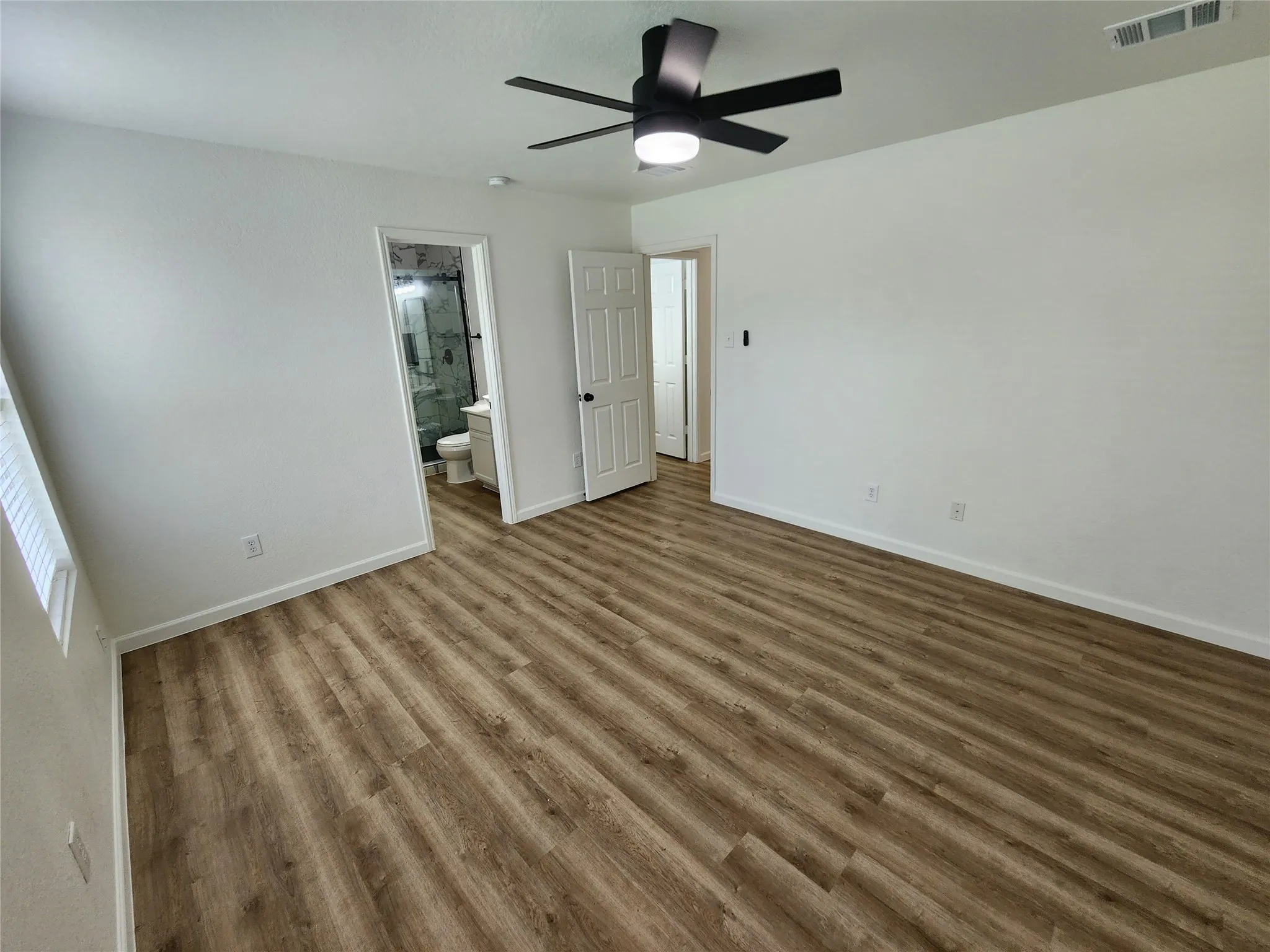 Single Family Residence For Rent in Wise County , 12808 Kingsgate Drive, Rhome, Texas 76078, 3 Bedroom, 2 Bathroom, 2 Garage spaces, 1,397 Sqft, built in 2008, Preowned, mls#21255039, Real Estate Agent in Rhome, Homes For Rent in Wise county, Homes For Rent in Rhome, Realtor in Rhome Texas, Real Estate Brokerage Independent Realty Texas, Luminita Cordes Realtor