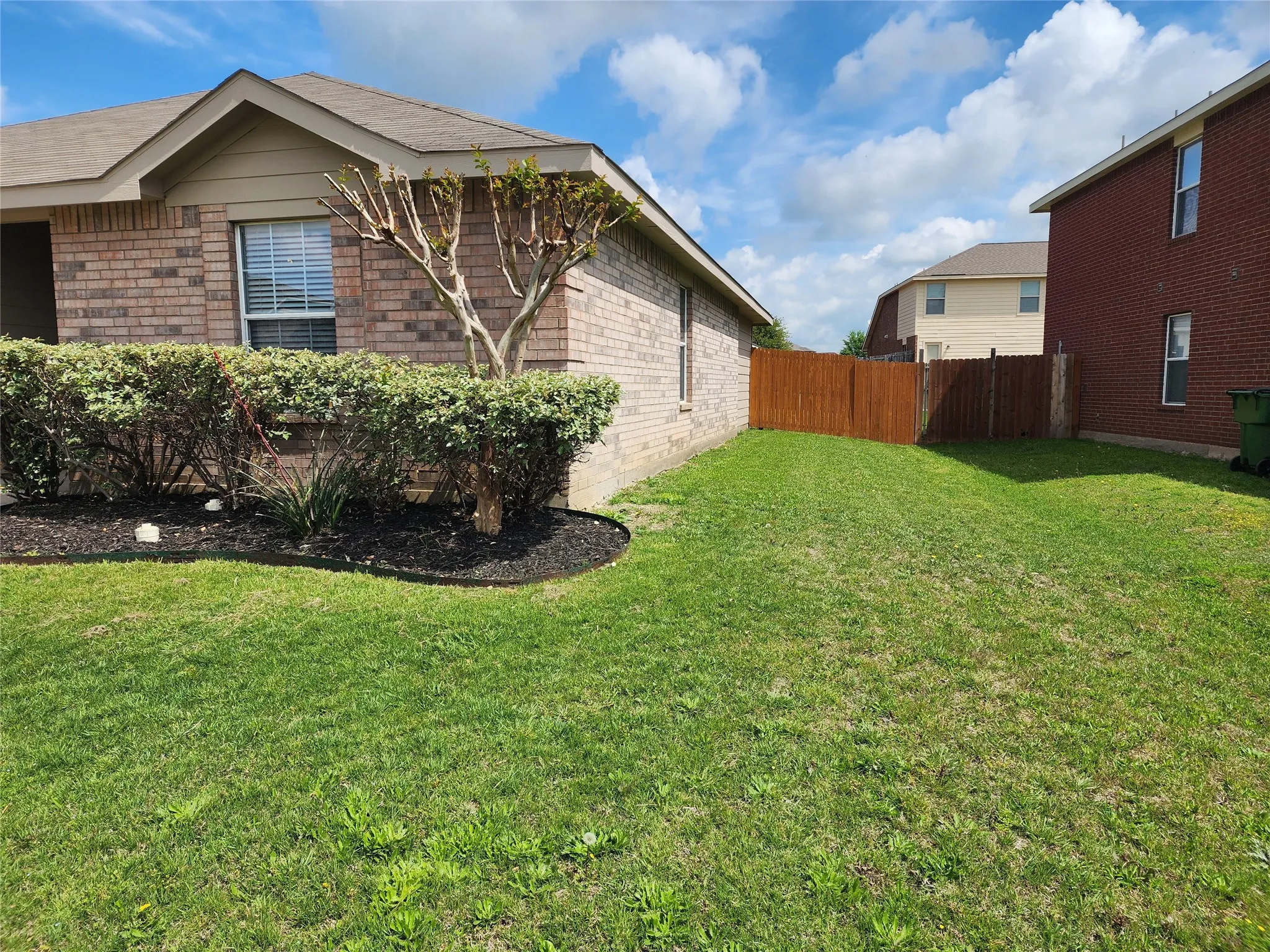 Single Family Residence For Rent in Wise County , 12808 Kingsgate Drive, Rhome, Texas 76078, 3 Bedroom, 2 Bathroom, 2 Garage spaces, 1,397 Sqft, built in 2008, Preowned, mls#21255039, Real Estate Agent in Rhome, Homes For Rent in Wise county, Homes For Rent in Rhome, Realtor in Rhome Texas, Real Estate Brokerage Independent Realty Texas, Luminita Cordes Realtor