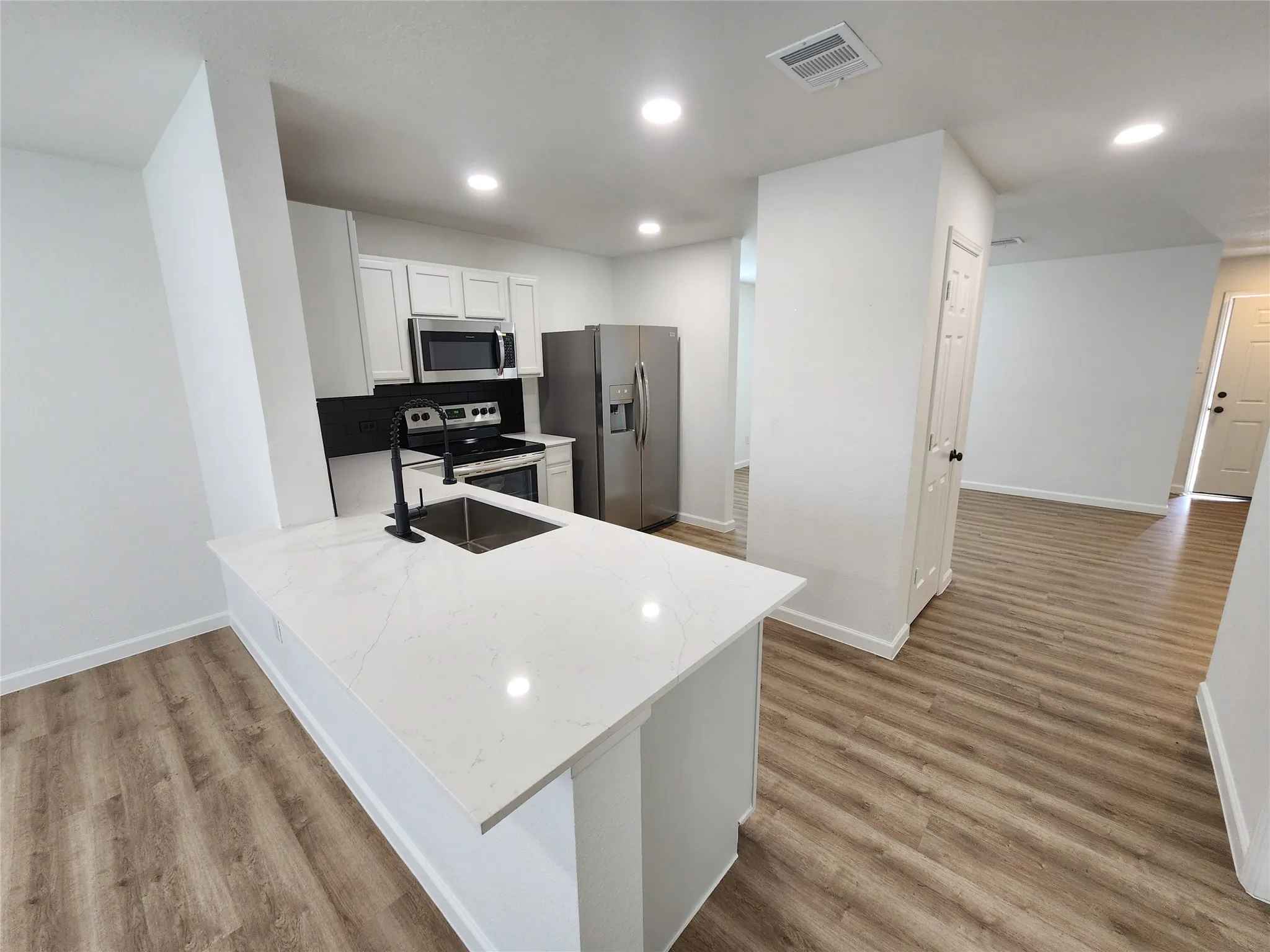 Single Family Residence For Rent in Wise County , 12808 Kingsgate Drive, Rhome, Texas 76078, 3 Bedroom, 2 Bathroom, 2 Garage spaces, 1,397 Sqft, built in 2008, Preowned, mls#21255039, Real Estate Agent in Rhome, Homes For Rent in Wise county, Homes For Rent in Rhome, Realtor in Rhome Texas, Real Estate Brokerage Independent Realty Texas, Luminita Cordes Realtor
