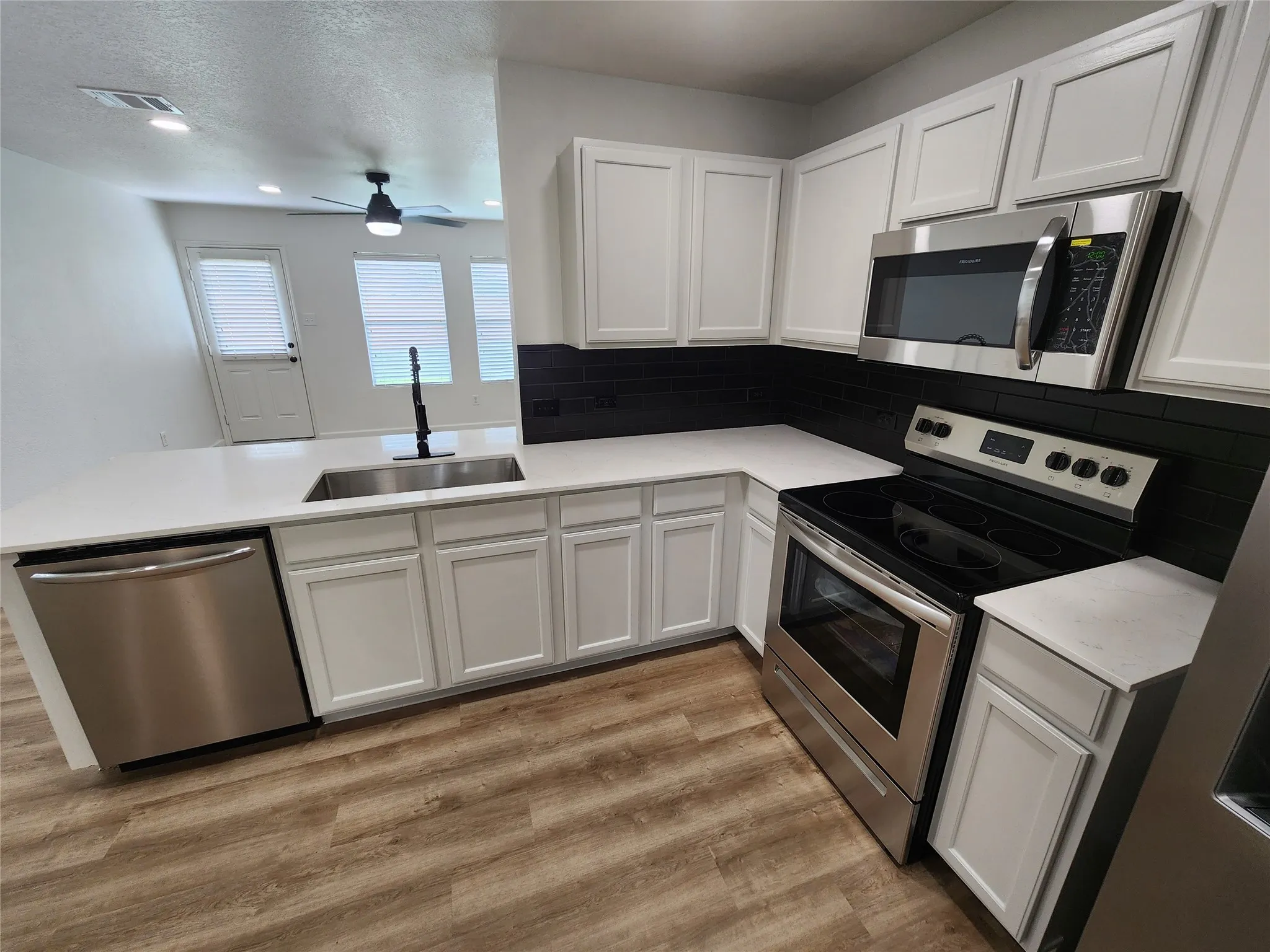 Single Family Residence For Rent in Wise County , 12808 Kingsgate Drive, Rhome, Texas 76078, 3 Bedroom, 2 Bathroom, 2 Garage spaces, 1,397 Sqft, built in 2008, Preowned, mls#21255039, Real Estate Agent in Rhome, Homes For Rent in Wise county, Homes For Rent in Rhome, Realtor in Rhome Texas, Real Estate Brokerage Independent Realty Texas, Luminita Cordes Realtor