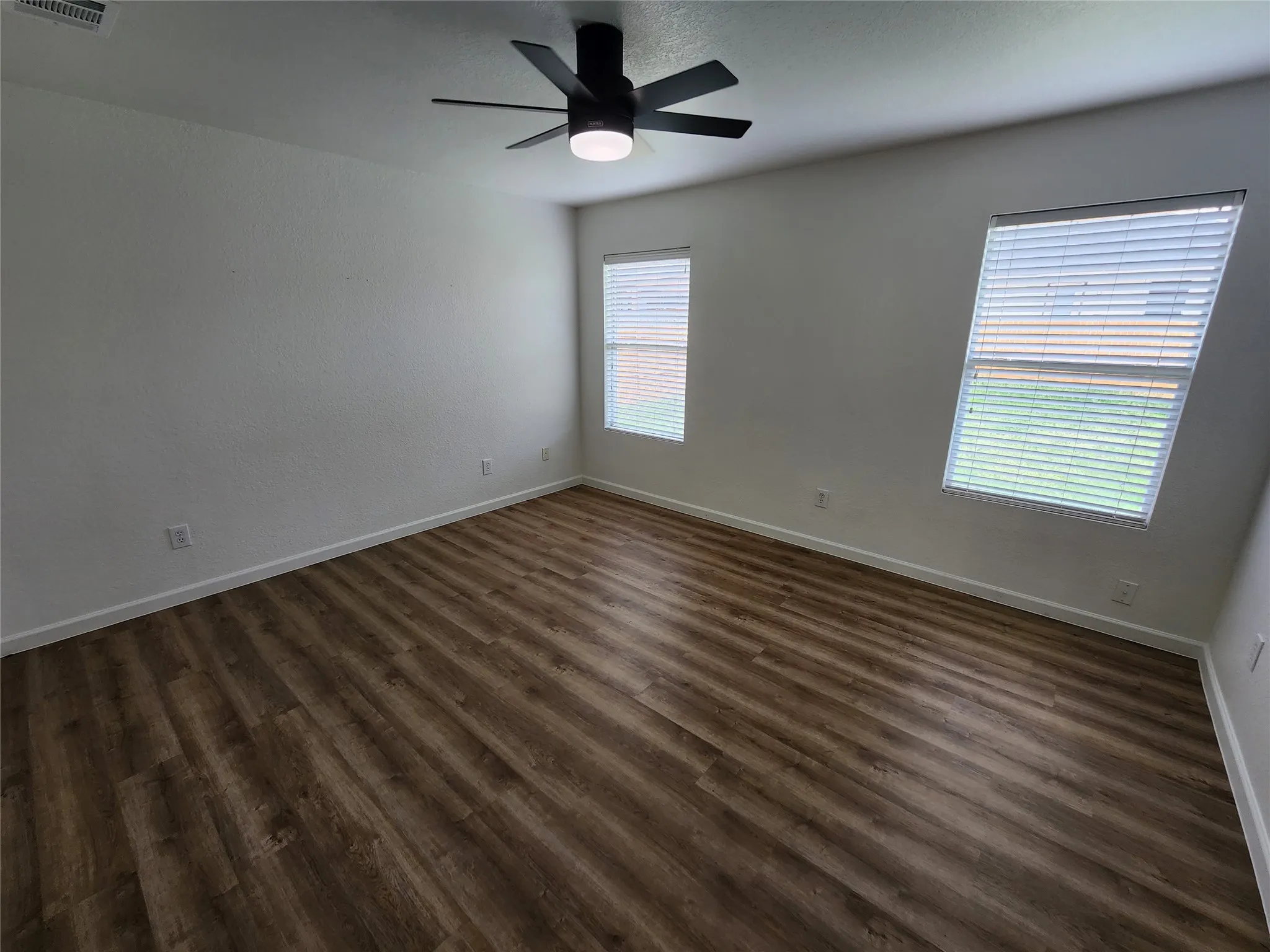 Single Family Residence For Rent in Wise County , 12808 Kingsgate Drive, Rhome, Texas 76078, 3 Bedroom, 2 Bathroom, 2 Garage spaces, 1,397 Sqft, built in 2008, Preowned, mls#21255039, Real Estate Agent in Rhome, Homes For Rent in Wise county, Homes For Rent in Rhome, Realtor in Rhome Texas, Real Estate Brokerage Independent Realty Texas, Luminita Cordes Realtor