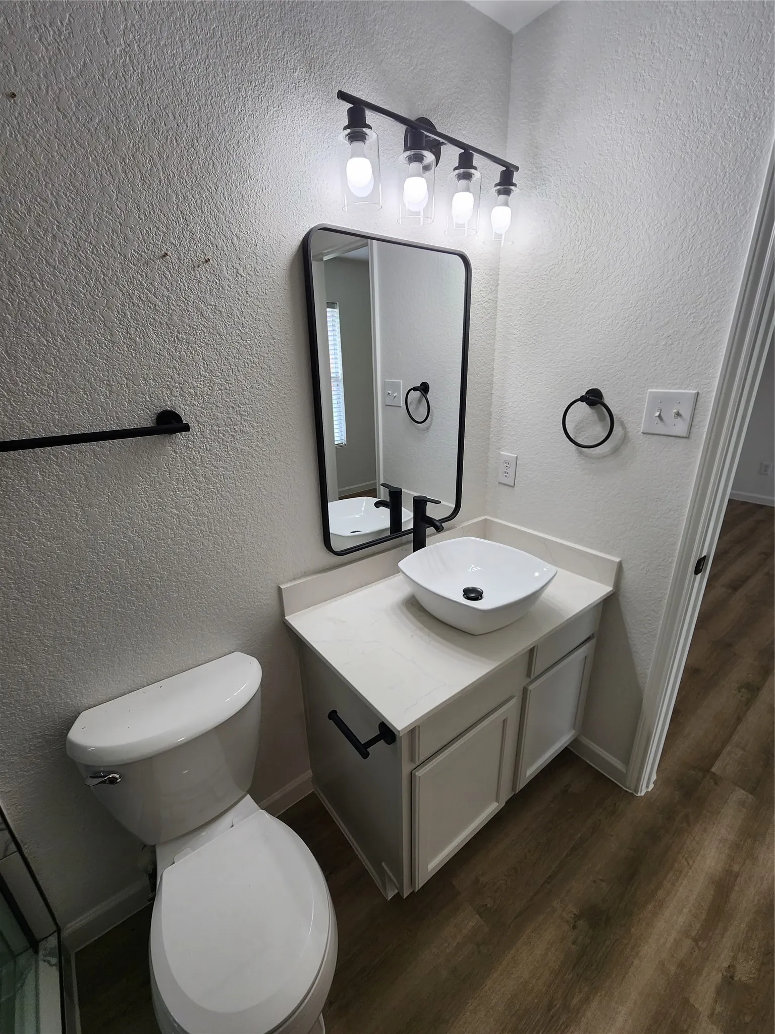 Single Family Residence For Rent in Wise County , 12808 Kingsgate Drive, Rhome, Texas 76078, 3 Bedroom, 2 Bathroom, 2 Garage spaces, 1,397 Sqft, built in 2008, Preowned, mls#21255039, Real Estate Agent in Rhome, Homes For Rent in Wise county, Homes For Rent in Rhome, Realtor in Rhome Texas, Real Estate Brokerage Independent Realty Texas, Luminita Cordes Realtor