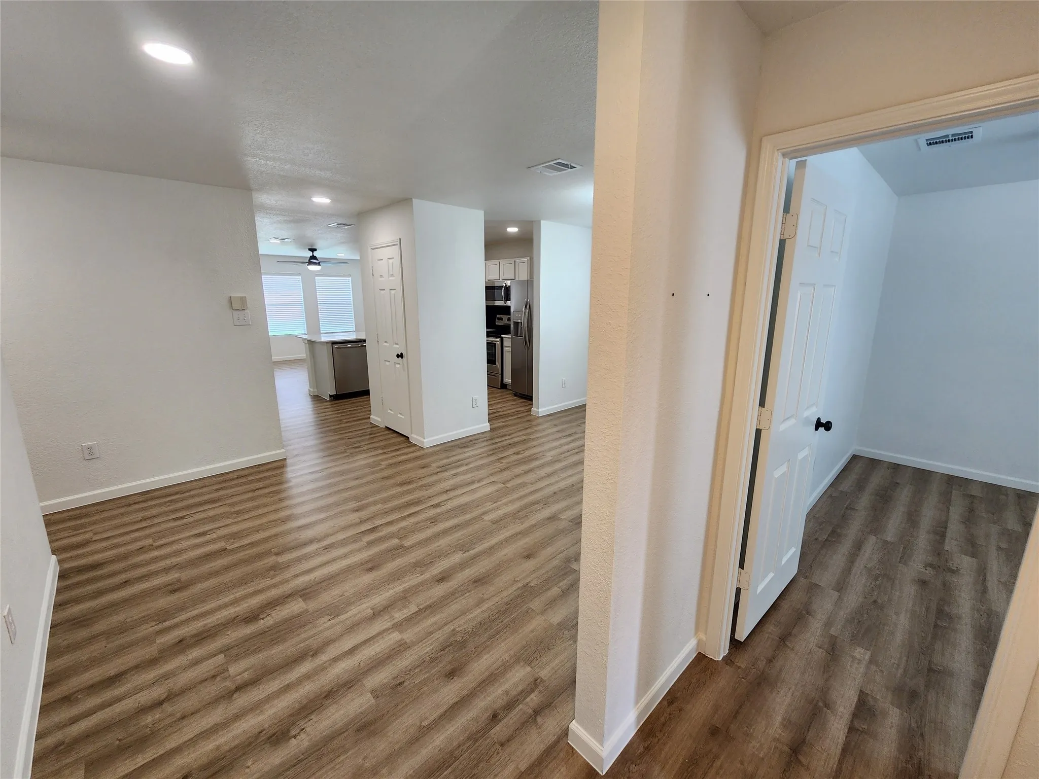 Single Family Residence For Rent in Wise County , 12808 Kingsgate Drive, Rhome, Texas 76078, 3 Bedroom, 2 Bathroom, 2 Garage spaces, 1,397 Sqft, built in 2008, Preowned, mls#21255039, Real Estate Agent in Rhome, Homes For Rent in Wise county, Homes For Rent in Rhome, Realtor in Rhome Texas, Real Estate Brokerage Independent Realty Texas, Luminita Cordes Realtor