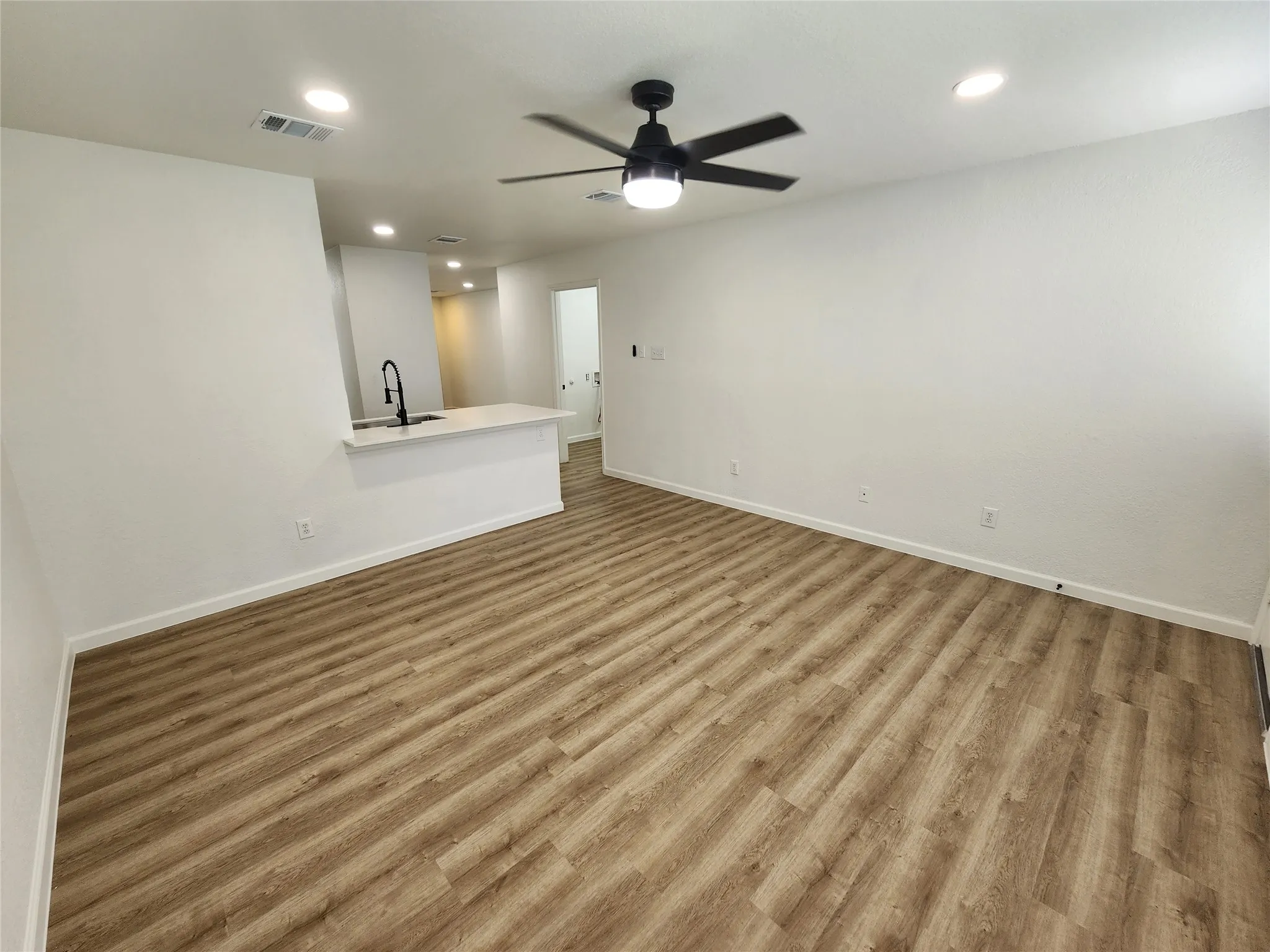Single Family Residence For Rent in Wise County , 12808 Kingsgate Drive, Rhome, Texas 76078, 3 Bedroom, 2 Bathroom, 2 Garage spaces, 1,397 Sqft, built in 2008, Preowned, mls#21255039, Real Estate Agent in Rhome, Homes For Rent in Wise county, Homes For Rent in Rhome, Realtor in Rhome Texas, Real Estate Brokerage Independent Realty Texas, Luminita Cordes Realtor
