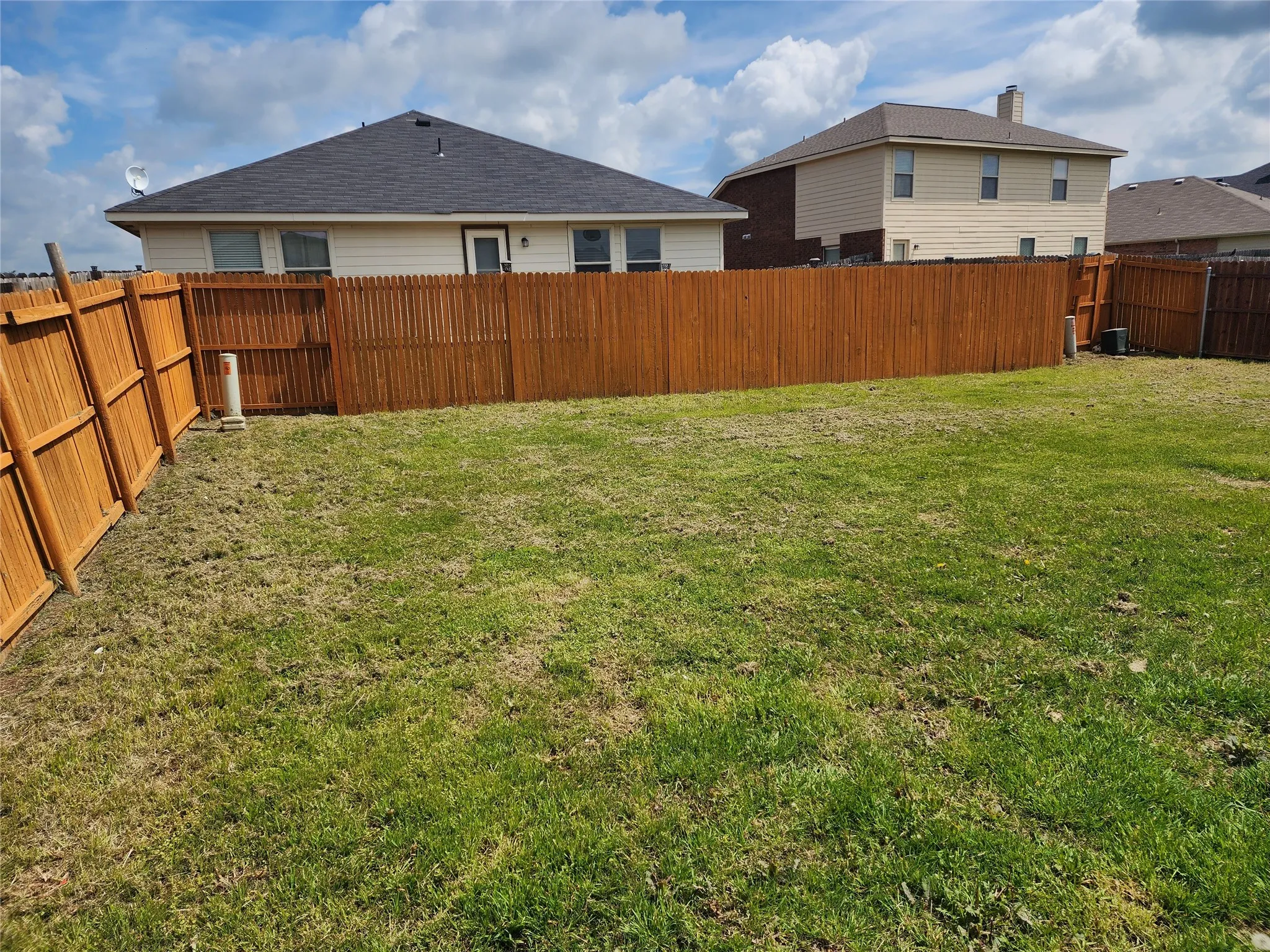 Single Family Residence For Rent in Wise County , 12808 Kingsgate Drive, Rhome, Texas 76078, 3 Bedroom, 2 Bathroom, 2 Garage spaces, 1,397 Sqft, built in 2008, Preowned, mls#21255039, Real Estate Agent in Rhome, Homes For Rent in Wise county, Homes For Rent in Rhome, Realtor in Rhome Texas, Real Estate Brokerage Independent Realty Texas, Luminita Cordes Realtor