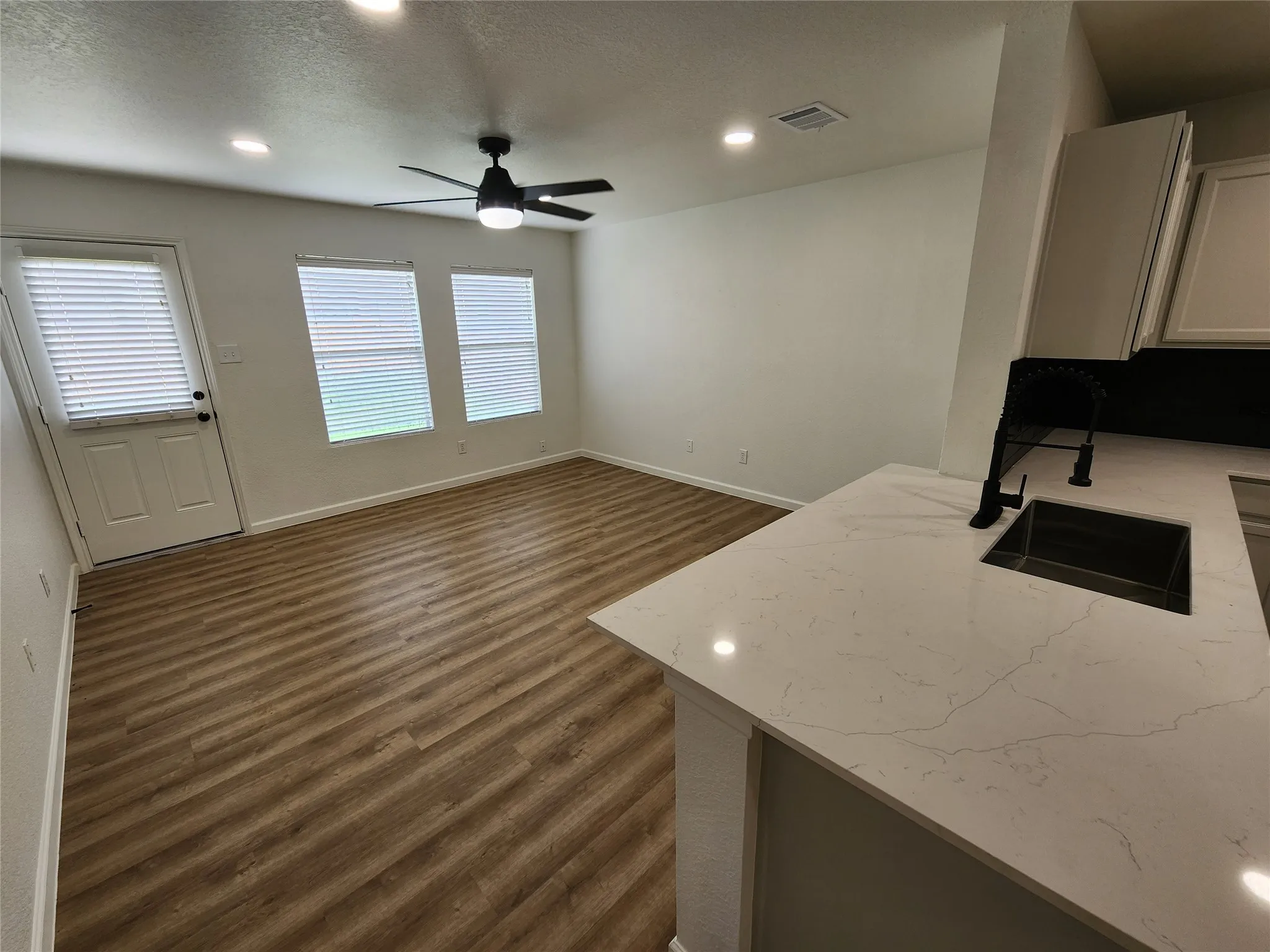 Single Family Residence For Rent in Wise County , 12808 Kingsgate Drive, Rhome, Texas 76078, 3 Bedroom, 2 Bathroom, 2 Garage spaces, 1,397 Sqft, built in 2008, Preowned, mls#21255039, Real Estate Agent in Rhome, Homes For Rent in Wise county, Homes For Rent in Rhome, Realtor in Rhome Texas, Real Estate Brokerage Independent Realty Texas, Luminita Cordes Realtor