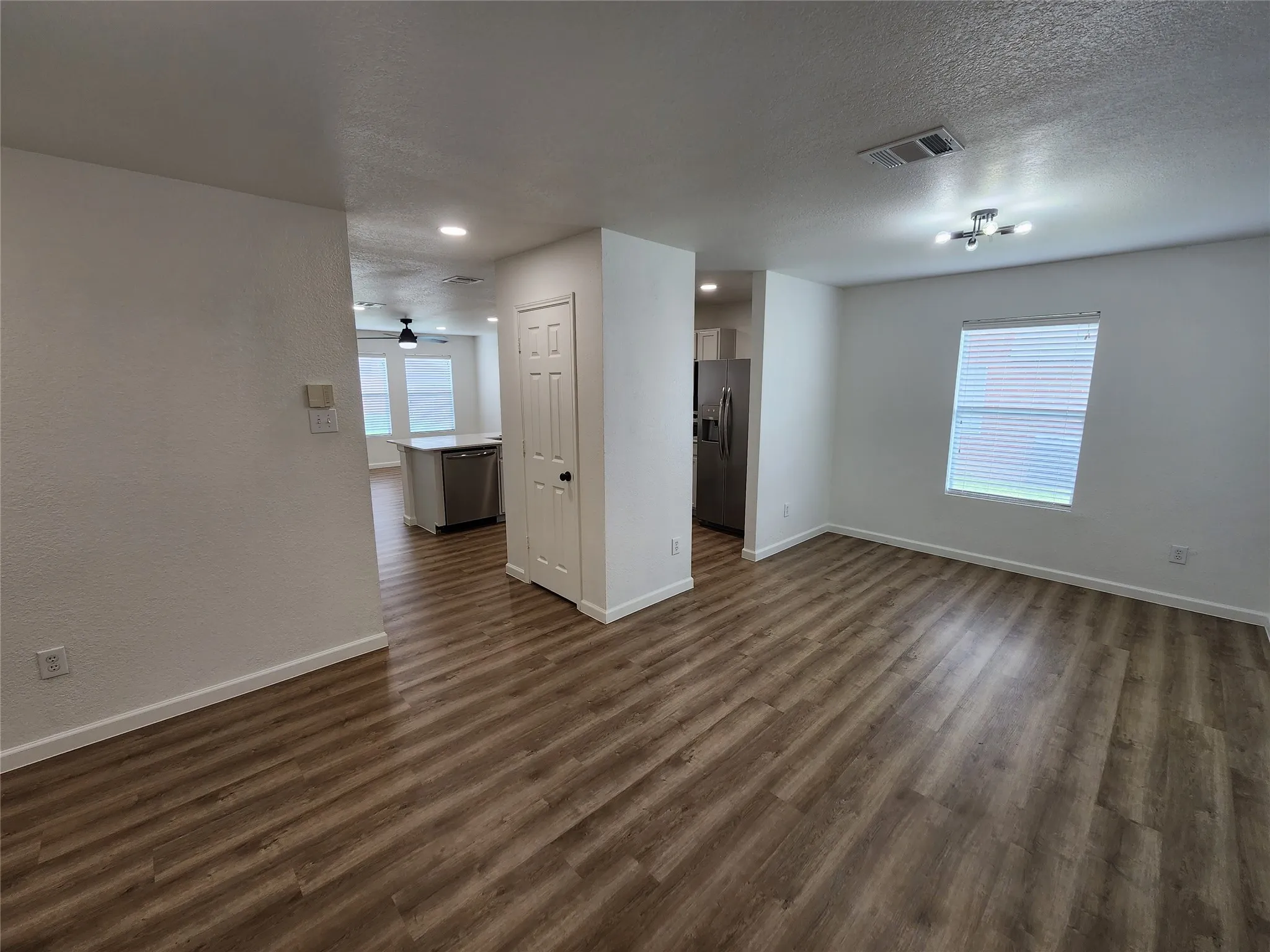 Single Family Residence For Rent in Wise County , 12808 Kingsgate Drive, Rhome, Texas 76078, 3 Bedroom, 2 Bathroom, 2 Garage spaces, 1,397 Sqft, built in 2008, Preowned, mls#21255039, Real Estate Agent in Rhome, Homes For Rent in Wise county, Homes For Rent in Rhome, Realtor in Rhome Texas, Real Estate Brokerage Independent Realty Texas, Luminita Cordes Realtor