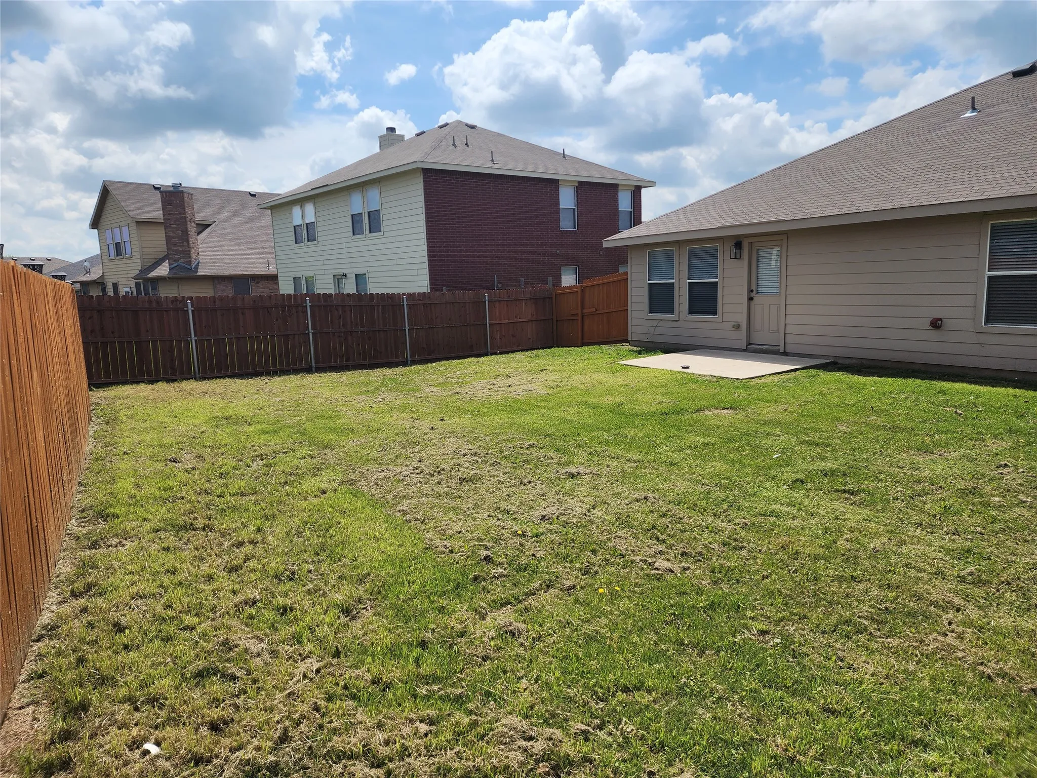Single Family Residence For Rent in Wise County , 12808 Kingsgate Drive, Rhome, Texas 76078, 3 Bedroom, 2 Bathroom, 2 Garage spaces, 1,397 Sqft, built in 2008, Preowned, mls#21255039, Real Estate Agent in Rhome, Homes For Rent in Wise county, Homes For Rent in Rhome, Realtor in Rhome Texas, Real Estate Brokerage Independent Realty Texas, Luminita Cordes Realtor
