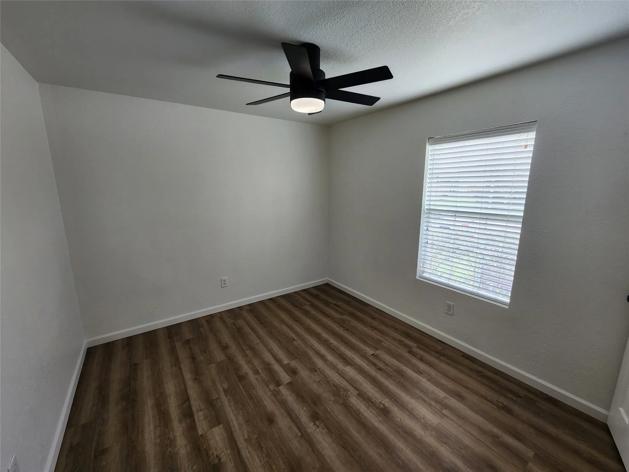 Single Family Residence For Rent in Wise County , 12808 Kingsgate Drive, Rhome, Texas 76078, 3 Bedroom, 2 Bathroom, 2 Garage spaces, 1,397 Sqft, built in 2008, Preowned, mls#21255039, Real Estate Agent in Rhome, Homes For Rent in Wise county, Homes For Rent in Rhome, Realtor in Rhome Texas, Real Estate Brokerage Independent Realty Texas, Luminita Cordes Realtor
