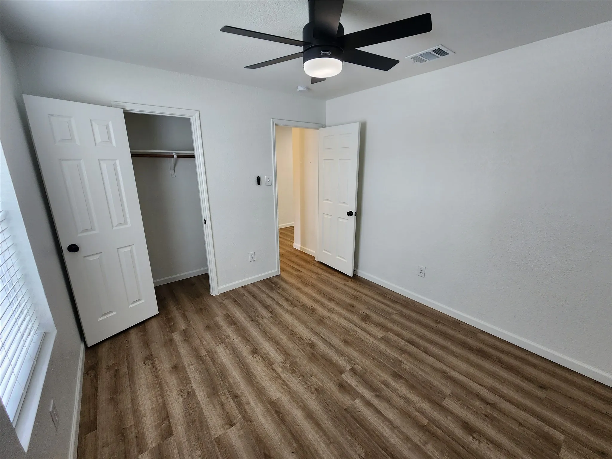 Single Family Residence For Rent in Wise County , 12808 Kingsgate Drive, Rhome, Texas 76078, 3 Bedroom, 2 Bathroom, 2 Garage spaces, 1,397 Sqft, built in 2008, Preowned, mls#21255039, Real Estate Agent in Rhome, Homes For Rent in Wise county, Homes For Rent in Rhome, Realtor in Rhome Texas, Real Estate Brokerage Independent Realty Texas, Luminita Cordes Realtor