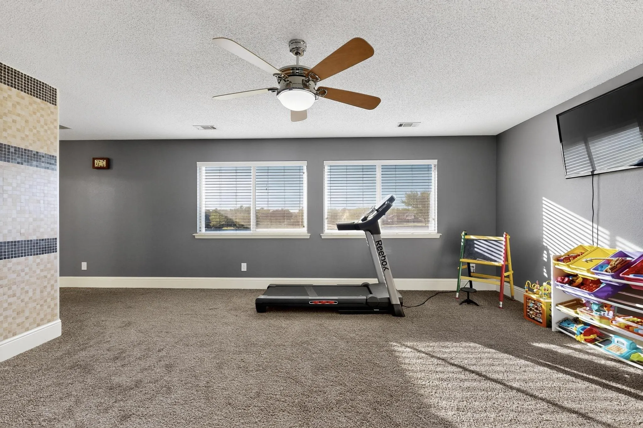 Single Family Residence For Sale in Kaufman County , 1271 Lone Star Boulevard, Talty, Texas 75160, 4 Bedroom, 3 Bathroom, 2 Garage spaces, 3,047 Sqft, built in 1998, Preowned, mls#21252857, Real Estate Agent in Talty, Homes For Sale in Kaufman county, Homes For Sale in Talty, Realtor in Talty Texas, Real Estate Brokerage Independent Realty Texas, Luminita Cordes Realtor