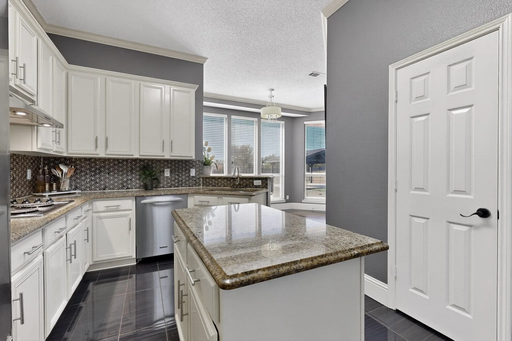 Single Family Residence For Sale in Kaufman County , 1271 Lone Star Boulevard, Talty, Texas 75160, 4 Bedroom, 3 Bathroom, 2 Garage spaces, 3,047 Sqft, built in 1998, Preowned, mls#21252857, Real Estate Agent in Talty, Homes For Sale in Kaufman county, Homes For Sale in Talty, Realtor in Talty Texas, Real Estate Brokerage Independent Realty Texas, Luminita Cordes Realtor