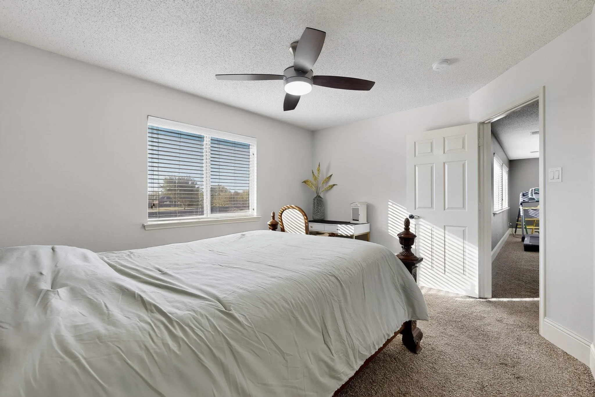 Single Family Residence For Sale in Kaufman County , 1271 Lone Star Boulevard, Talty, Texas 75160, 4 Bedroom, 3 Bathroom, 2 Garage spaces, 3,047 Sqft, built in 1998, Preowned, mls#21252857, Real Estate Agent in Talty, Homes For Sale in Kaufman county, Homes For Sale in Talty, Realtor in Talty Texas, Real Estate Brokerage Independent Realty Texas, Luminita Cordes Realtor