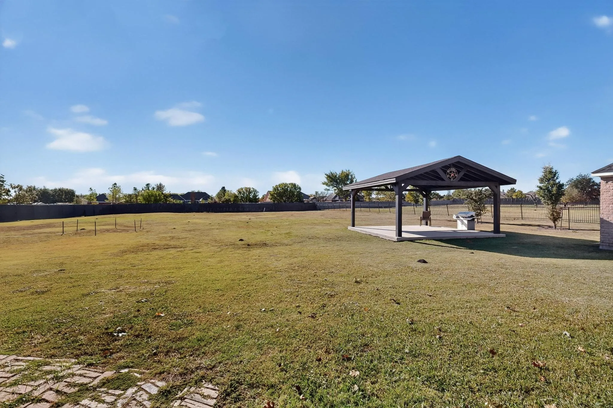 Single Family Residence For Sale in Kaufman County , 1271 Lone Star Boulevard, Talty, Texas 75160, 4 Bedroom, 3 Bathroom, 2 Garage spaces, 3,047 Sqft, built in 1998, Preowned, mls#21252857, Real Estate Agent in Talty, Homes For Sale in Kaufman county, Homes For Sale in Talty, Realtor in Talty Texas, Real Estate Brokerage Independent Realty Texas, Luminita Cordes Realtor