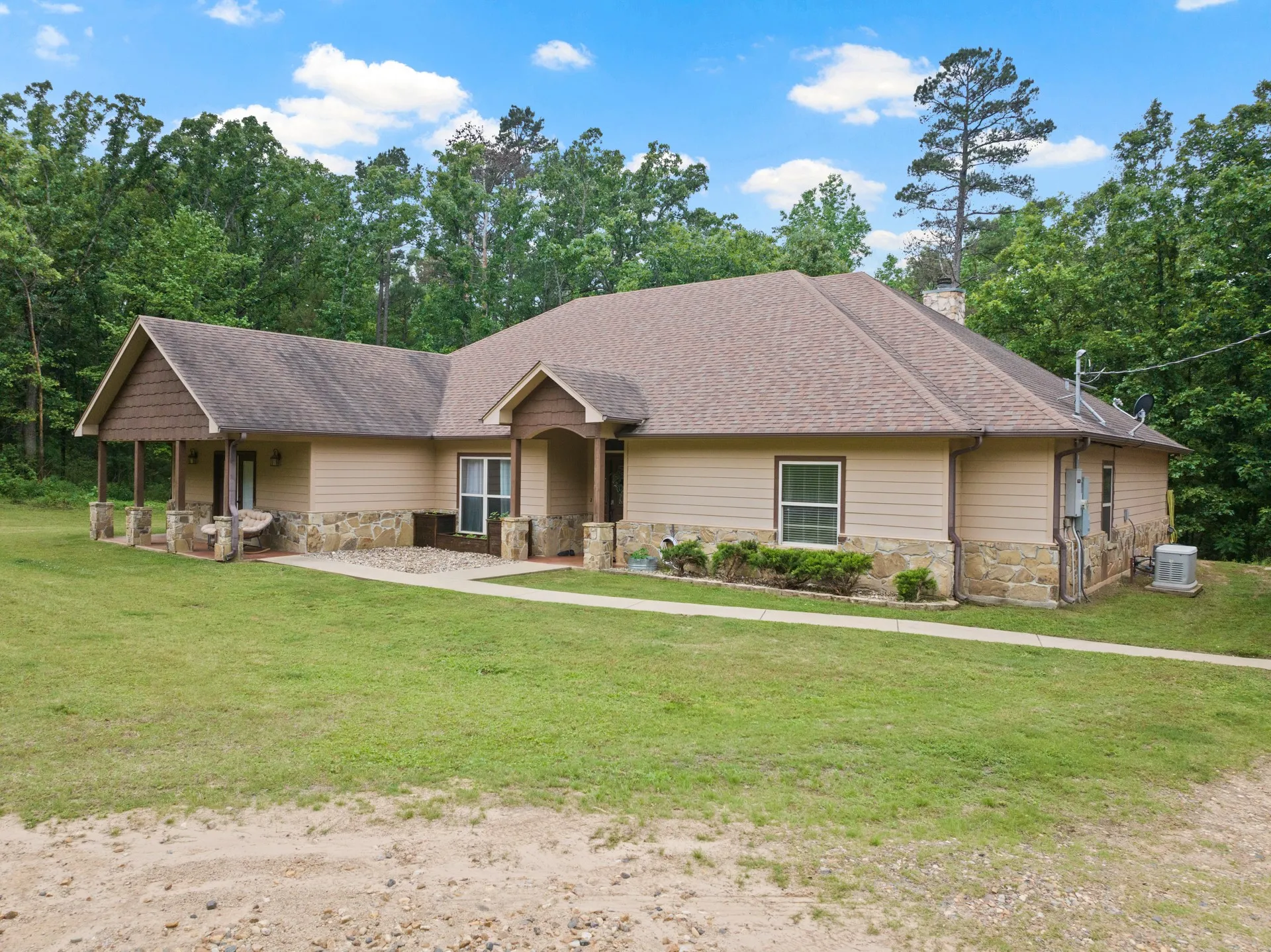 Farm For Sale in Cass County , 10 County Road 1513, Avinger, Texas 75630, 4 Bedroom, 4 Bathroom, Garage spaces, 3,174 Sqft, built in 2013, Preowned, mls#21255054, Real Estate Agent in Avinger, Homes For Sale in Cass county, Homes For Sale in Avinger, Realtor in Avinger Texas, Real Estate Brokerage Independent Realty Texas, Luminita Cordes Realtor