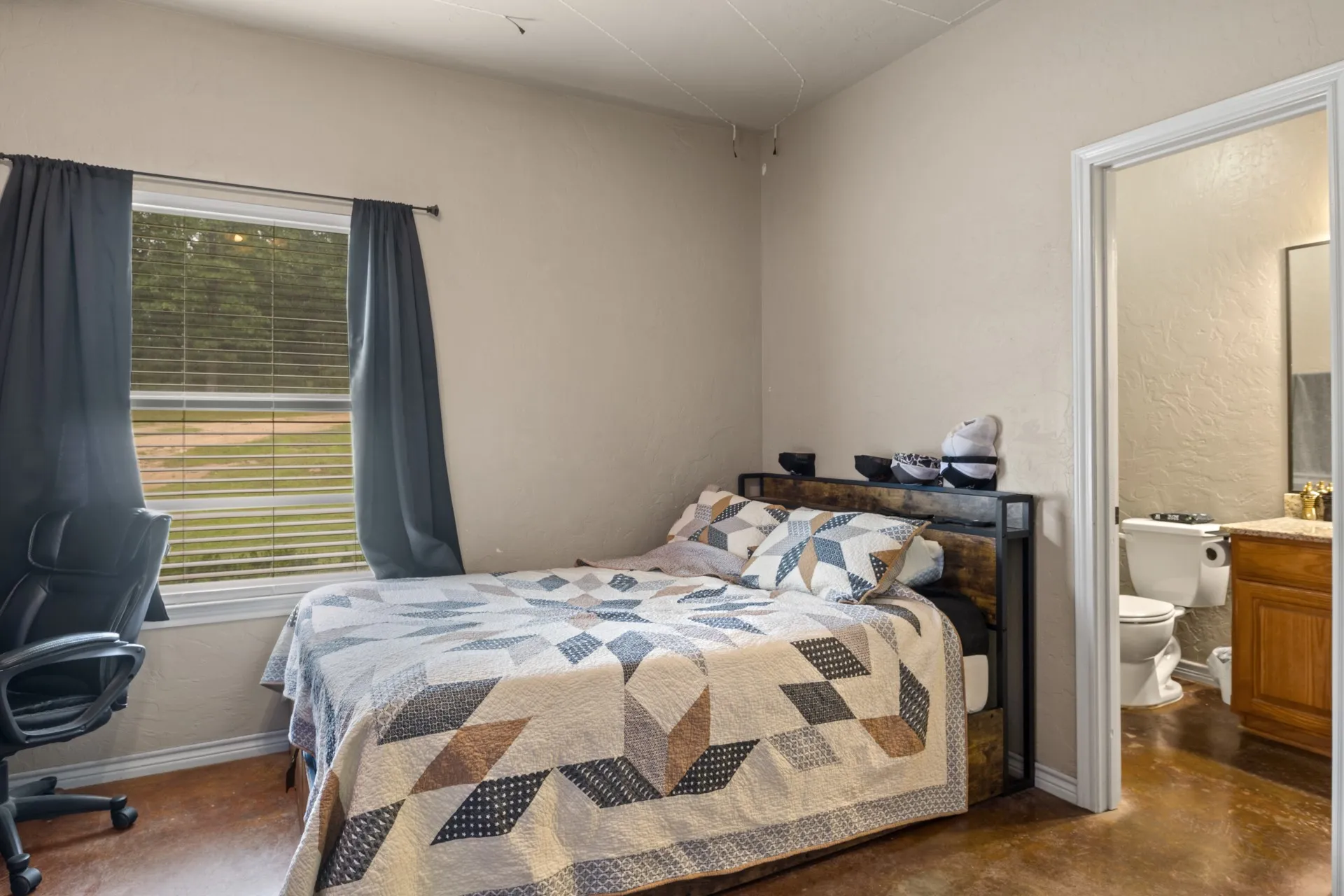 Farm For Sale in Cass County , 10 County Road 1513, Avinger, Texas 75630, 4 Bedroom, 4 Bathroom, Garage spaces, 3,174 Sqft, built in 2013, Preowned, mls#21255054, Real Estate Agent in Avinger, Homes For Sale in Cass county, Homes For Sale in Avinger, Realtor in Avinger Texas, Real Estate Brokerage Independent Realty Texas, Luminita Cordes Realtor