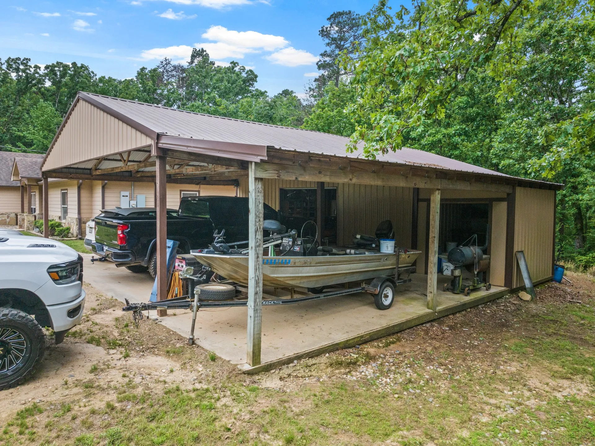 Farm For Sale in Cass County , 10 County Road 1513, Avinger, Texas 75630, 4 Bedroom, 4 Bathroom, Garage spaces, 3,174 Sqft, built in 2013, Preowned, mls#21255054, Real Estate Agent in Avinger, Homes For Sale in Cass county, Homes For Sale in Avinger, Realtor in Avinger Texas, Real Estate Brokerage Independent Realty Texas, Luminita Cordes Realtor