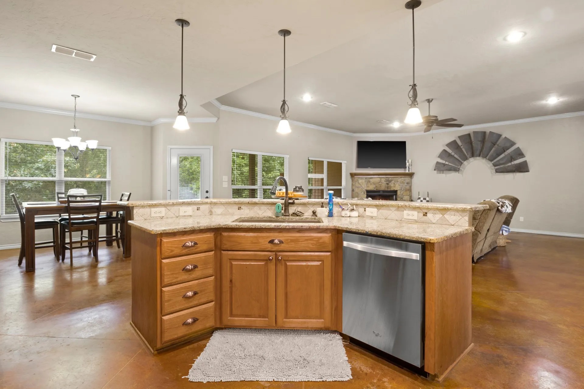 Farm For Sale in Cass County , 10 County Road 1513, Avinger, Texas 75630, 4 Bedroom, 4 Bathroom, Garage spaces, 3,174 Sqft, built in 2013, Preowned, mls#21255054, Real Estate Agent in Avinger, Homes For Sale in Cass county, Homes For Sale in Avinger, Realtor in Avinger Texas, Real Estate Brokerage Independent Realty Texas, Luminita Cordes Realtor