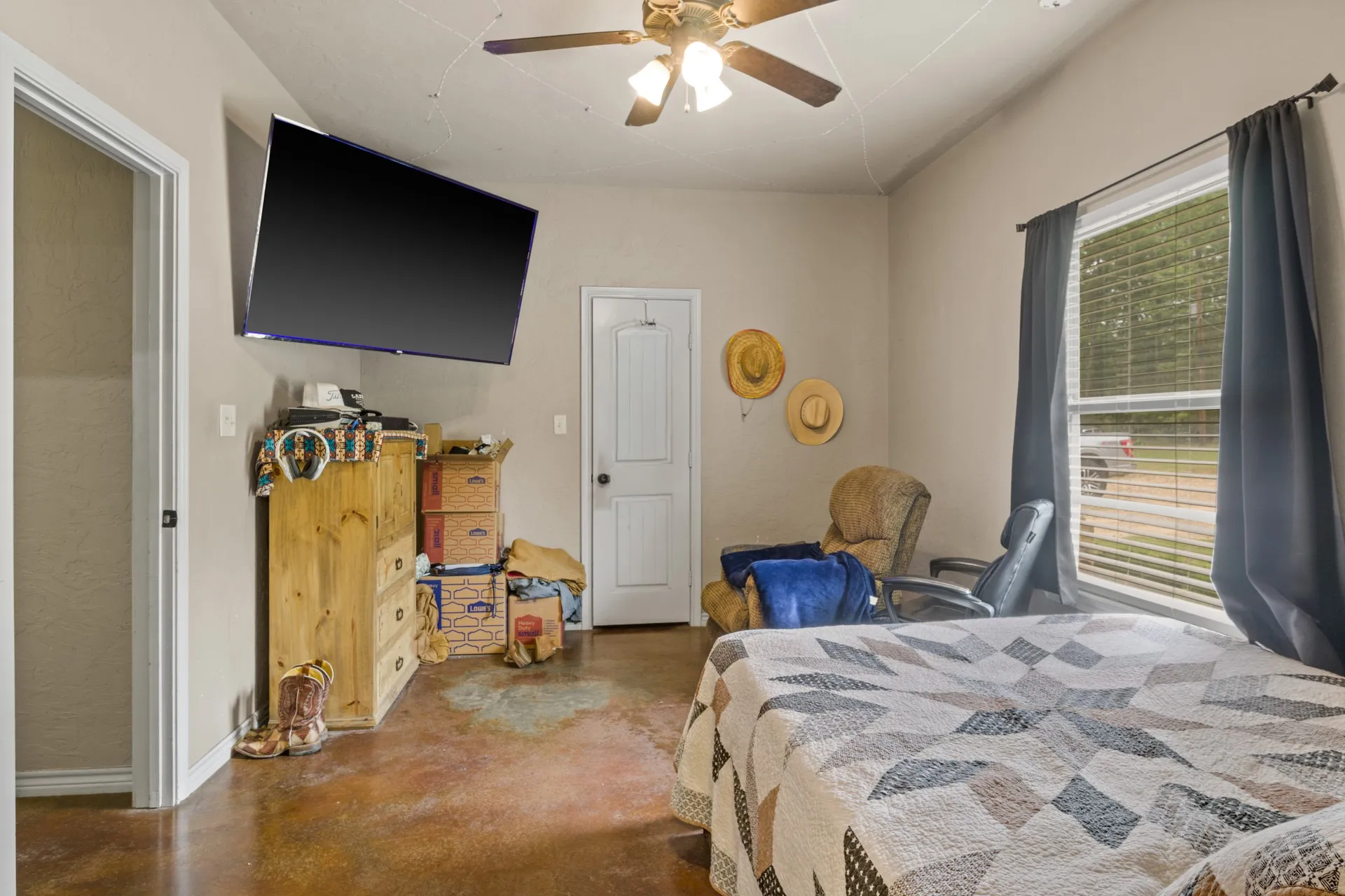 Farm For Sale in Cass County , 10 County Road 1513, Avinger, Texas 75630, 4 Bedroom, 4 Bathroom, Garage spaces, 3,174 Sqft, built in 2013, Preowned, mls#21255054, Real Estate Agent in Avinger, Homes For Sale in Cass county, Homes For Sale in Avinger, Realtor in Avinger Texas, Real Estate Brokerage Independent Realty Texas, Luminita Cordes Realtor
