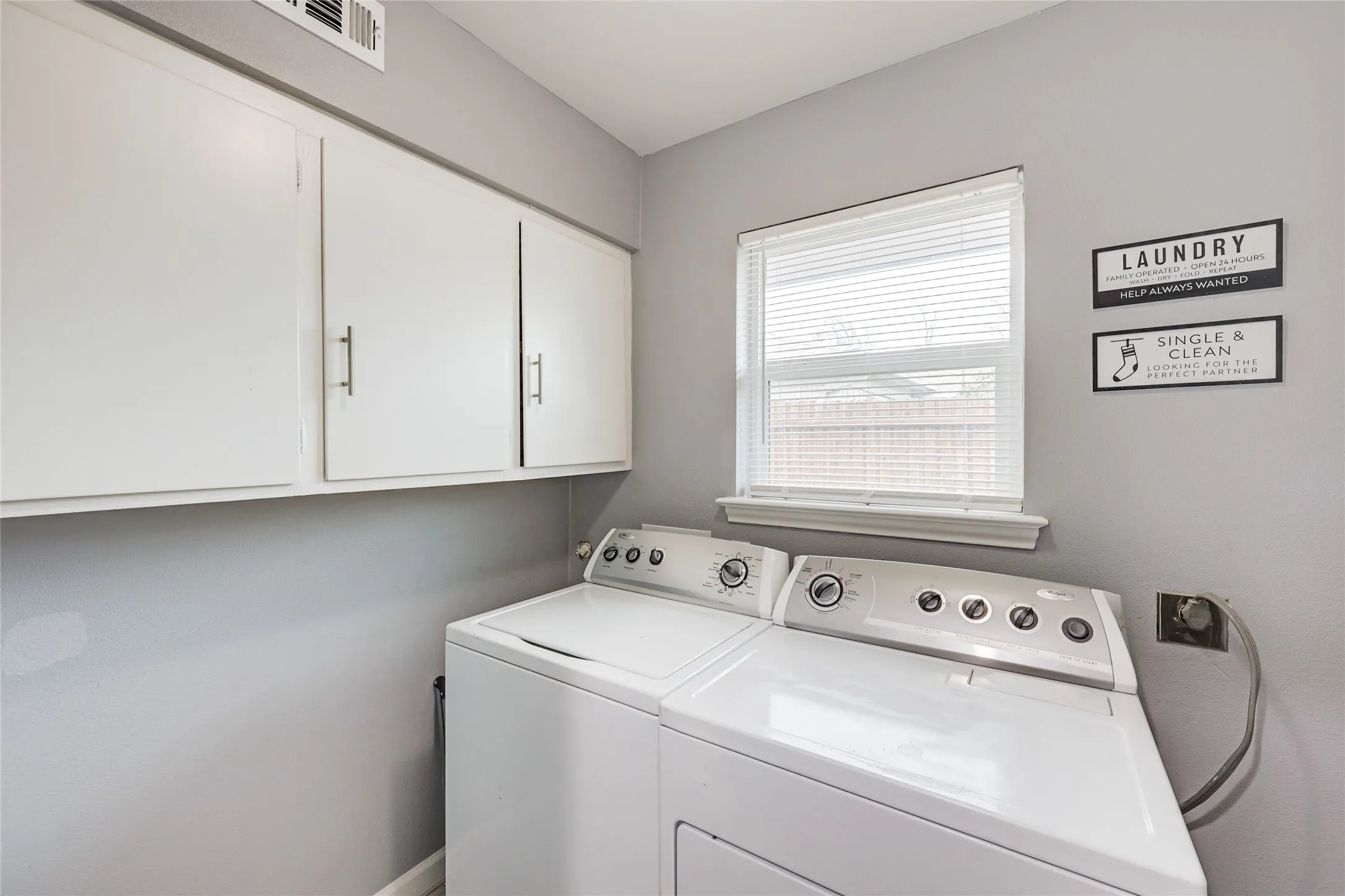 Single Family Residence For Rent in Dallas County , 10040 Spokane Circle, Dallas, Texas 75229, 5 Bedroom, 3 Bathroom, 2 Garage spaces, 2,242 Sqft, built in 1964, mls#21255040, Real Estate Agent in Dallas, Homes For Rent in Dallas county, Homes For Rent in Dallas, Realtor in Dallas Texas, Real Estate Brokerage Independent Realty Texas, Luminita Cordes Realtor