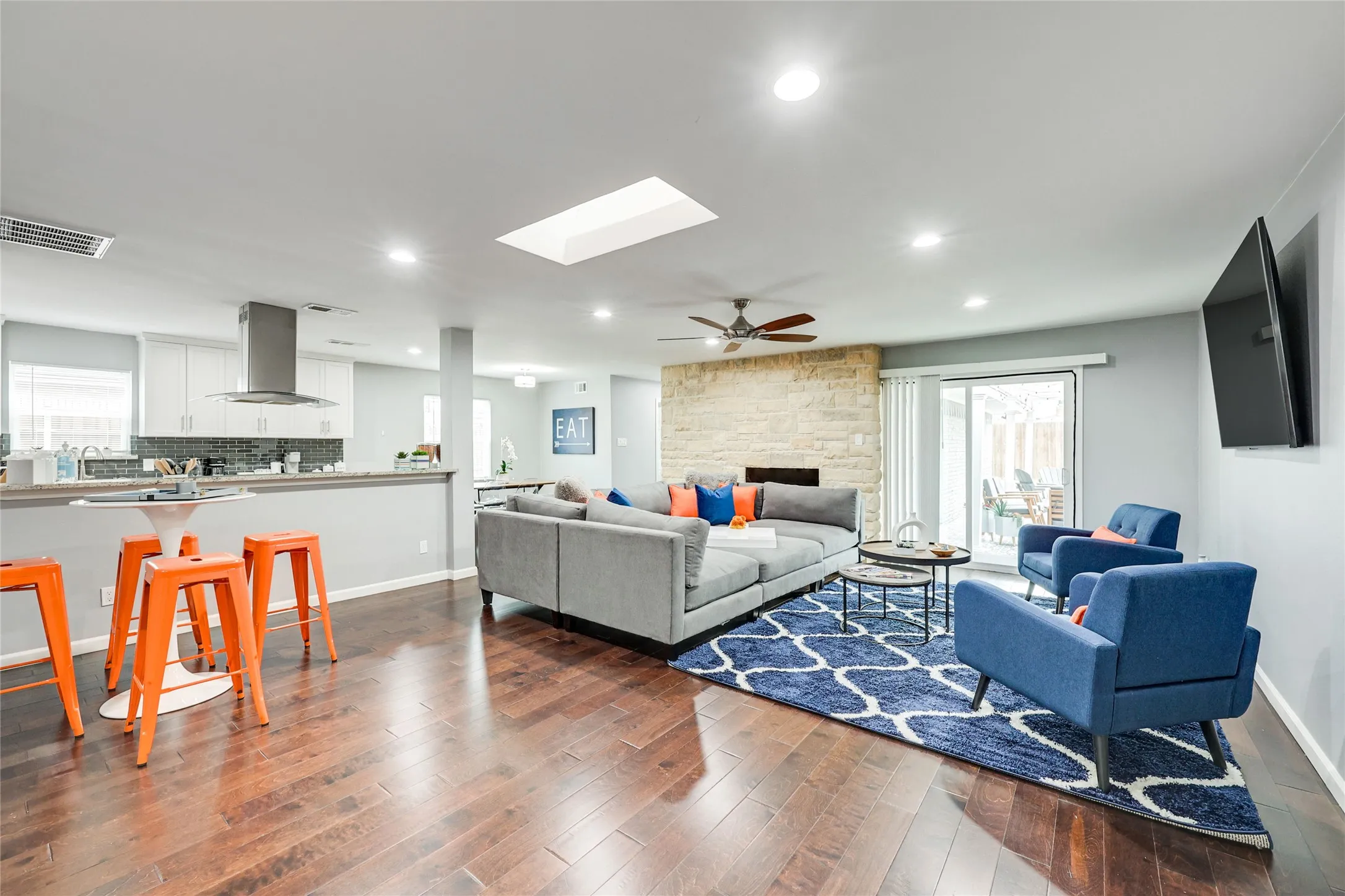 Single Family Residence For Rent in Dallas County , 10040 Spokane Circle, Dallas, Texas 75229, 5 Bedroom, 3 Bathroom, 2 Garage spaces, 2,242 Sqft, built in 1964, mls#21255040, Real Estate Agent in Dallas, Homes For Rent in Dallas county, Homes For Rent in Dallas, Realtor in Dallas Texas, Real Estate Brokerage Independent Realty Texas, Luminita Cordes Realtor