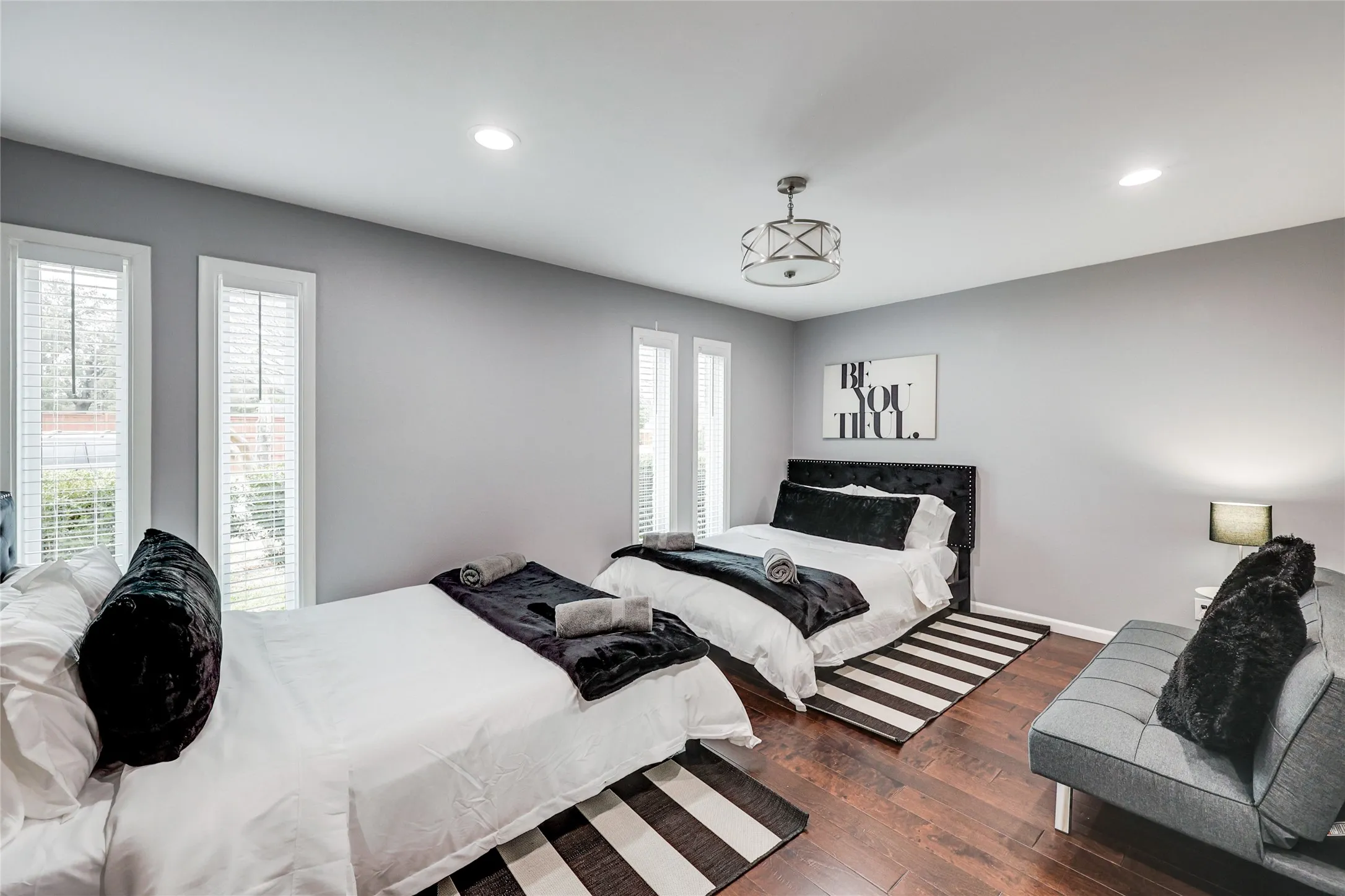 Single Family Residence For Rent in Dallas County , 10040 Spokane Circle, Dallas, Texas 75229, 5 Bedroom, 3 Bathroom, 2 Garage spaces, 2,242 Sqft, built in 1964, mls#21255040, Real Estate Agent in Dallas, Homes For Rent in Dallas county, Homes For Rent in Dallas, Realtor in Dallas Texas, Real Estate Brokerage Independent Realty Texas, Luminita Cordes Realtor