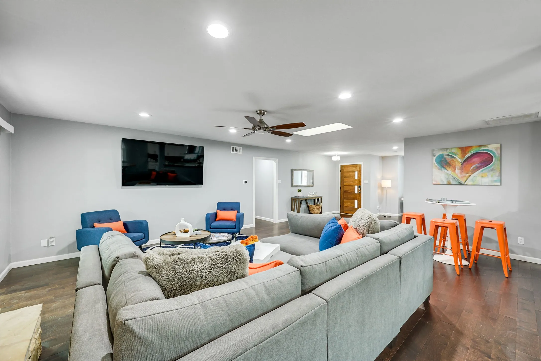 Single Family Residence For Rent in Dallas County , 10040 Spokane Circle, Dallas, Texas 75229, 5 Bedroom, 3 Bathroom, 2 Garage spaces, 2,242 Sqft, built in 1964, mls#21255040, Real Estate Agent in Dallas, Homes For Rent in Dallas county, Homes For Rent in Dallas, Realtor in Dallas Texas, Real Estate Brokerage Independent Realty Texas, Luminita Cordes Realtor