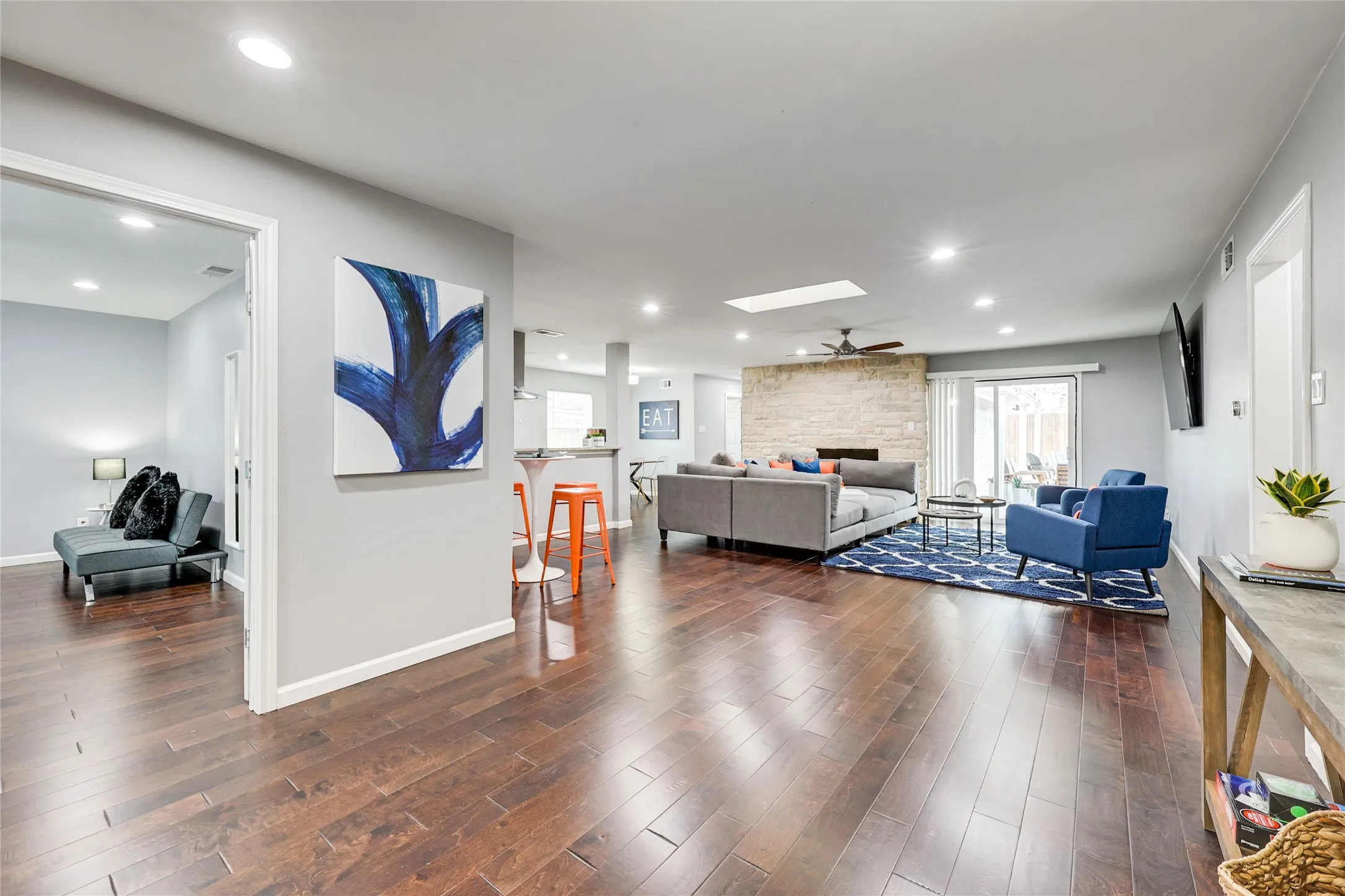 Single Family Residence For Rent in Dallas County , 10040 Spokane Circle, Dallas, Texas 75229, 5 Bedroom, 3 Bathroom, 2 Garage spaces, 2,242 Sqft, built in 1964, mls#21255040, Real Estate Agent in Dallas, Homes For Rent in Dallas county, Homes For Rent in Dallas, Realtor in Dallas Texas, Real Estate Brokerage Independent Realty Texas, Luminita Cordes Realtor