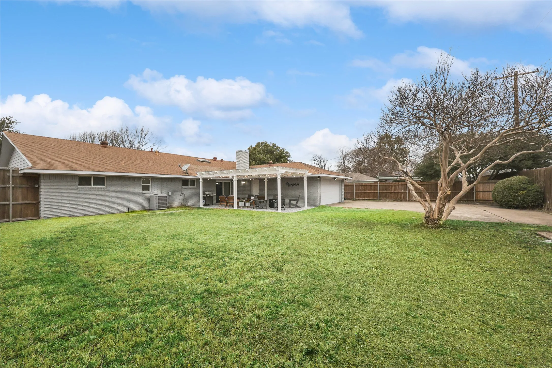 Single Family Residence For Rent in Dallas County , 10040 Spokane Circle, Dallas, Texas 75229, 5 Bedroom, 3 Bathroom, 2 Garage spaces, 2,242 Sqft, built in 1964, mls#21255040, Real Estate Agent in Dallas, Homes For Rent in Dallas county, Homes For Rent in Dallas, Realtor in Dallas Texas, Real Estate Brokerage Independent Realty Texas, Luminita Cordes Realtor