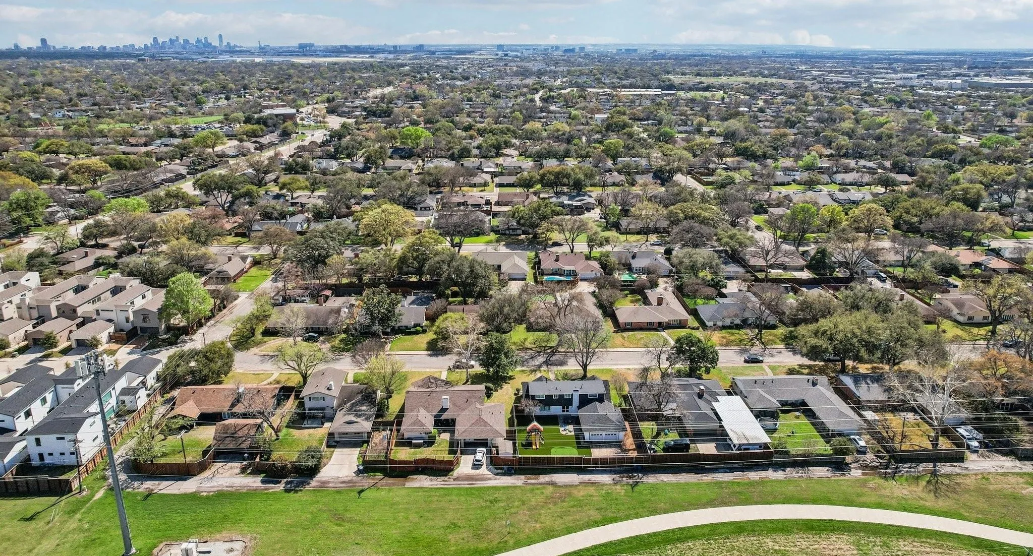 Single Family Residence For Rent in Dallas County , 10040 Spokane Circle, Dallas, Texas 75229, 5 Bedroom, 3 Bathroom, 2 Garage spaces, 2,242 Sqft, built in 1964, mls#21255040, Real Estate Agent in Dallas, Homes For Rent in Dallas county, Homes For Rent in Dallas, Realtor in Dallas Texas, Real Estate Brokerage Independent Realty Texas, Luminita Cordes Realtor
