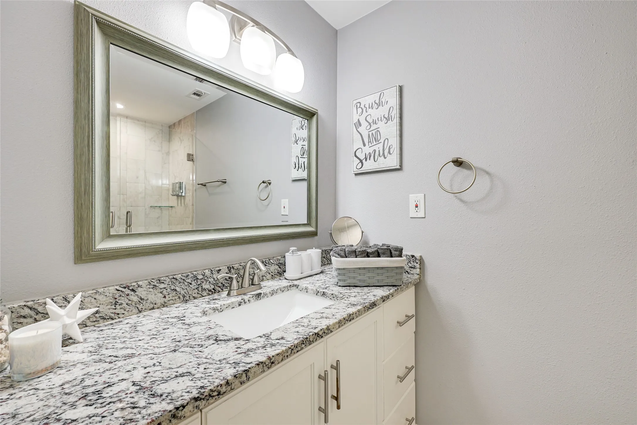 Single Family Residence For Rent in Dallas County , 10040 Spokane Circle, Dallas, Texas 75229, 5 Bedroom, 3 Bathroom, 2 Garage spaces, 2,242 Sqft, built in 1964, mls#21255040, Real Estate Agent in Dallas, Homes For Rent in Dallas county, Homes For Rent in Dallas, Realtor in Dallas Texas, Real Estate Brokerage Independent Realty Texas, Luminita Cordes Realtor