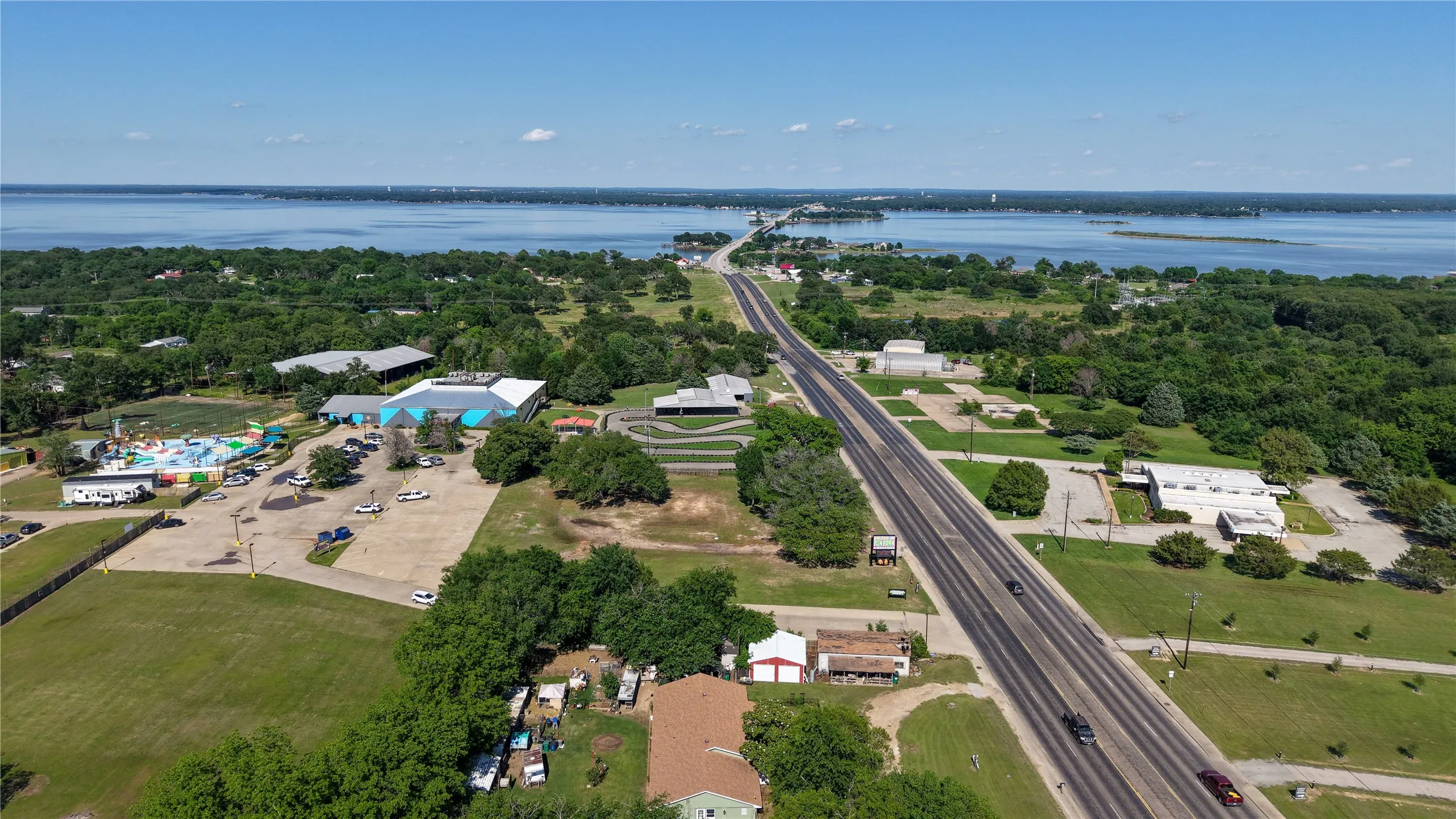 Retail For Sale in Henderson County , 600 E Cedar Creek Parkway, Seven Points, Texas 75143, 0, 0, Garage spaces, 0 Sqft, built in 1965, Price $389,000, mls#21254973, Real Estate Agent in Seven Points, Homes For Sale in Henderson county, Homes For Sale in Seven Points, Realtor in Seven Points Texas, Real Estate Brokerage Independent Realty Texas, Luminita Cordes Realtor