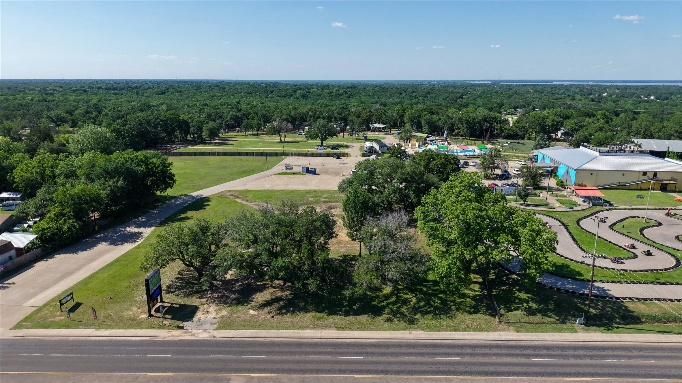 Retail For Sale in Henderson County , 600 E Cedar Creek Parkway, Seven Points, Texas 75143, 0, 0, Garage spaces, 0 Sqft, built in 1965, Price $389,000, mls#21254973, Real Estate Agent in Seven Points, Homes For Sale in Henderson county, Homes For Sale in Seven Points, Realtor in Seven Points Texas, Real Estate Brokerage Independent Realty Texas, Luminita Cordes Realtor