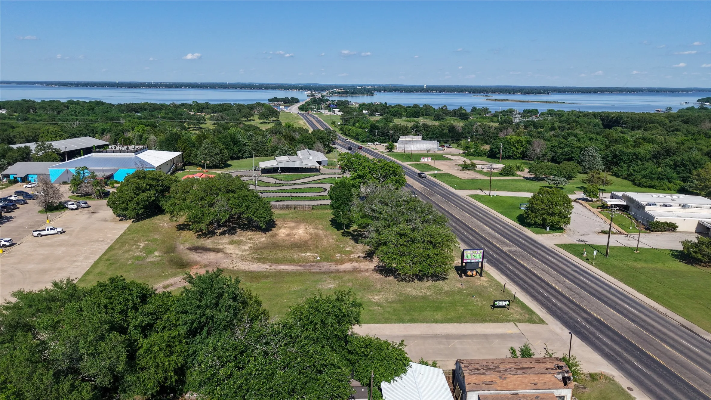 Retail For Sale in Henderson County , 600 E Cedar Creek Parkway, Seven Points, Texas 75143, 0, 0, Garage spaces, 0 Sqft, built in 1965, Price $389,000, mls#21254973, Real Estate Agent in Seven Points, Homes For Sale in Henderson county, Homes For Sale in Seven Points, Realtor in Seven Points Texas, Real Estate Brokerage Independent Realty Texas, Luminita Cordes Realtor