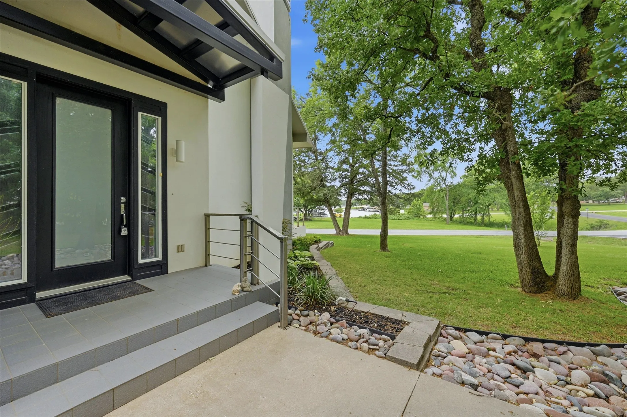 Single Family Residence For Sale in Cooke County , 316 Comanche Drive, Lake Kiowa, Texas 76240, 3 Bedroom, 3 Bathroom, 6 Garage spaces, 3,446 Sqft, built in 2002, mls#21250187, Real Estate Agent in Lake Kiowa, Homes For Sale in Cooke county, Homes For Sale in Lake Kiowa, Realtor in Lake Kiowa Texas, Real Estate Brokerage Independent Realty Texas, Luminita Cordes Realtor