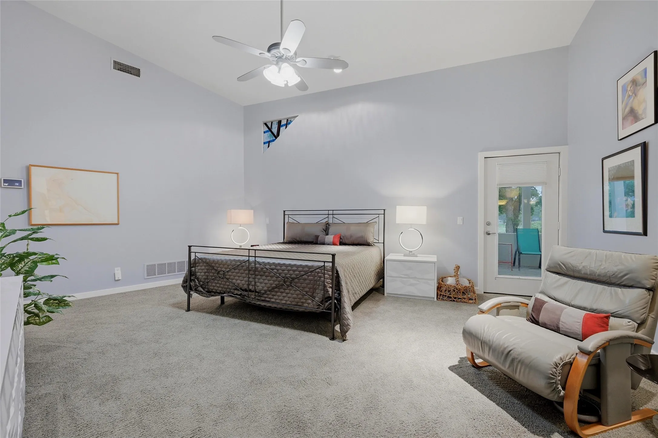 Single Family Residence For Sale in Cooke County , 316 Comanche Drive, Lake Kiowa, Texas 76240, 3 Bedroom, 3 Bathroom, 6 Garage spaces, 3,446 Sqft, built in 2002, mls#21250187, Real Estate Agent in Lake Kiowa, Homes For Sale in Cooke county, Homes For Sale in Lake Kiowa, Realtor in Lake Kiowa Texas, Real Estate Brokerage Independent Realty Texas, Luminita Cordes Realtor