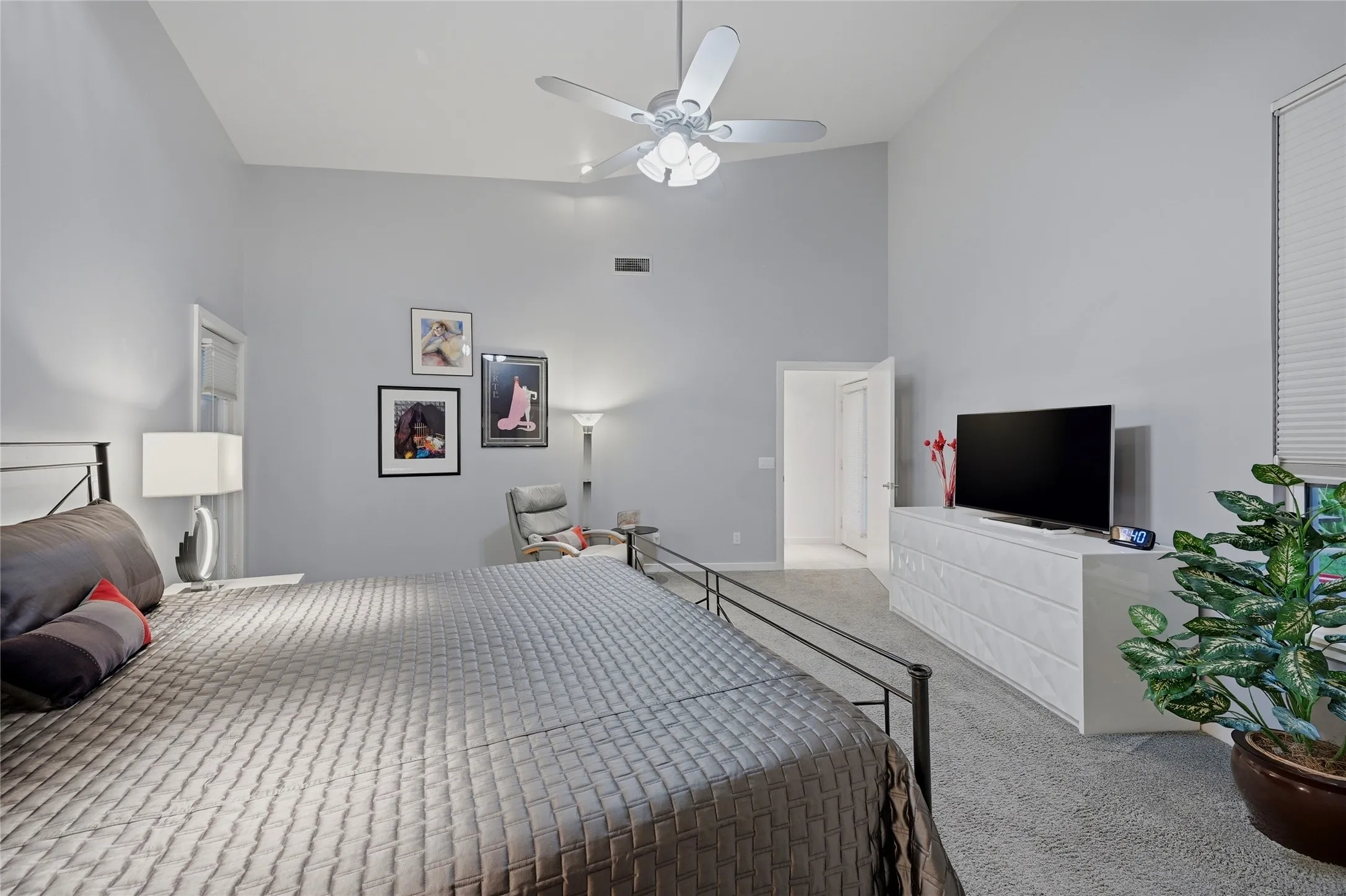 Single Family Residence For Sale in Cooke County , 316 Comanche Drive, Lake Kiowa, Texas 76240, 3 Bedroom, 3 Bathroom, 6 Garage spaces, 3,446 Sqft, built in 2002, mls#21250187, Real Estate Agent in Lake Kiowa, Homes For Sale in Cooke county, Homes For Sale in Lake Kiowa, Realtor in Lake Kiowa Texas, Real Estate Brokerage Independent Realty Texas, Luminita Cordes Realtor