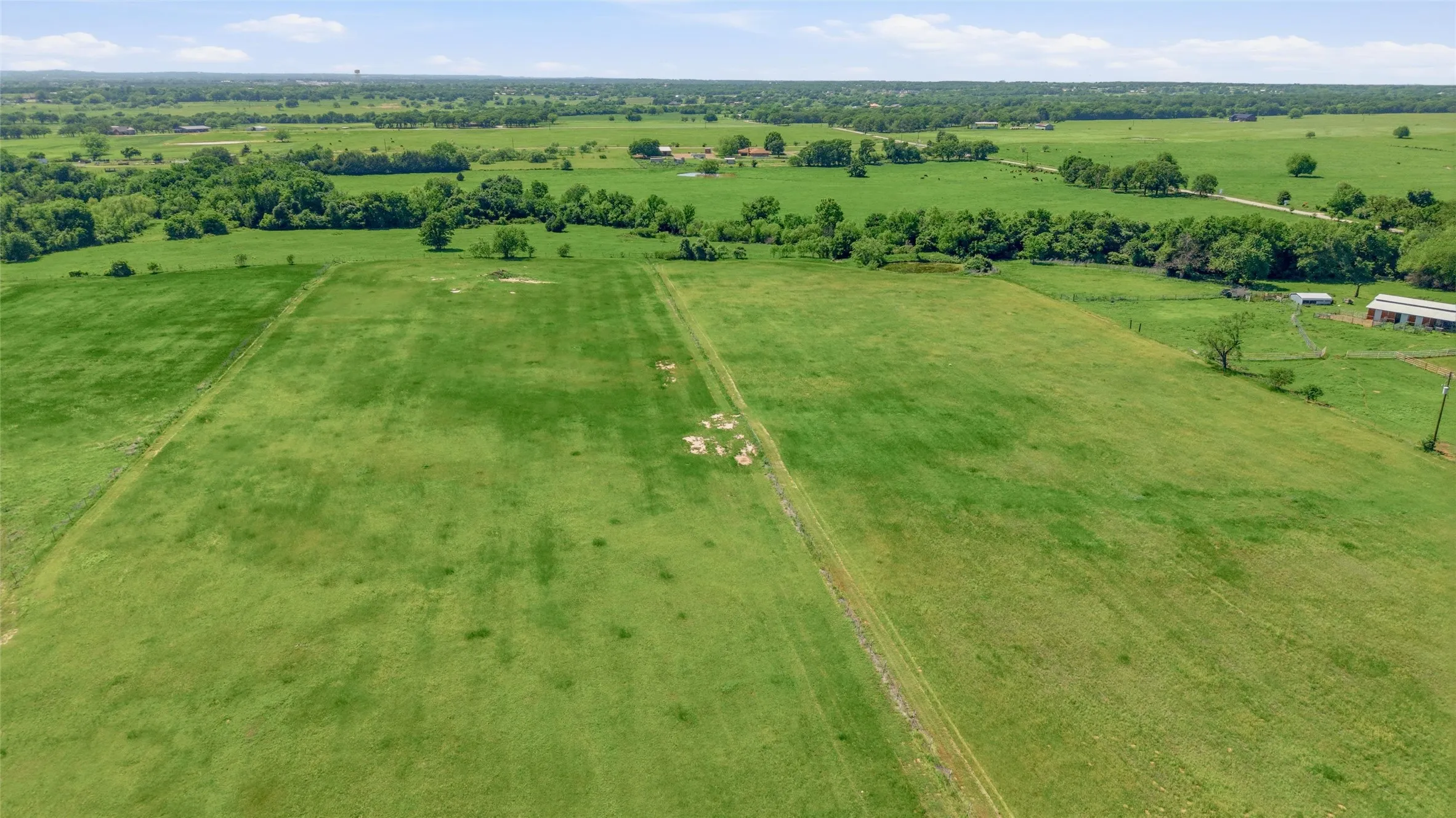 Single Family Residence For Sale in Parker County , 911 Mcvoid Road, Springtown, Texas 76082, 3 Bedroom, 2 Bathroom, Garage spaces, 2,533 Sqft, built in 1977, mls#21255037, Real Estate Agent in Springtown, Homes For Sale in Parker county, Homes For Sale in Springtown, Realtor in Springtown Texas, Real Estate Brokerage Independent Realty Texas, Luminita Cordes Realtor