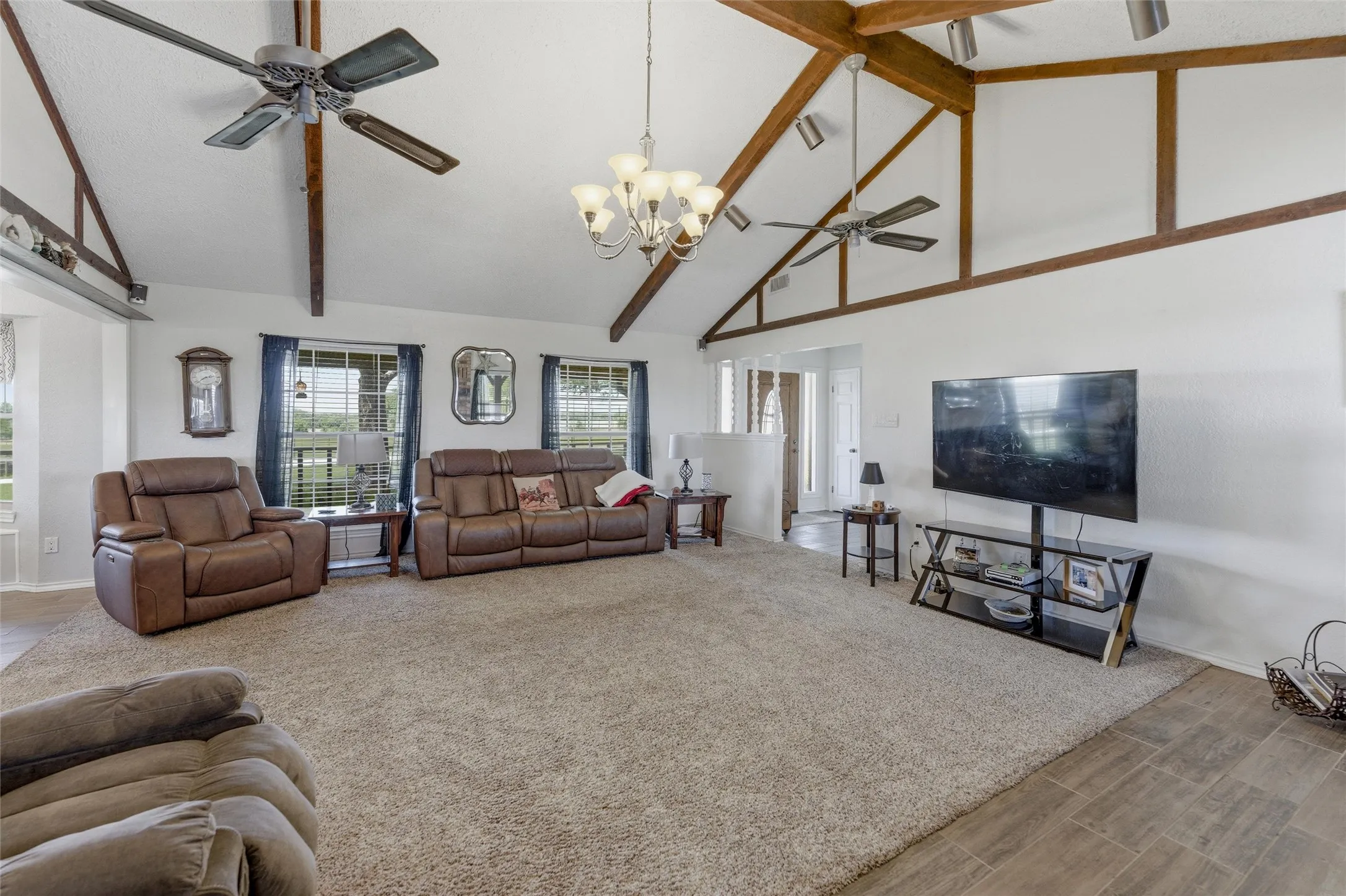 Single Family Residence For Sale in Parker County , 911 Mcvoid Road, Springtown, Texas 76082, 3 Bedroom, 2 Bathroom, Garage spaces, 2,533 Sqft, built in 1977, mls#21255037, Real Estate Agent in Springtown, Homes For Sale in Parker county, Homes For Sale in Springtown, Realtor in Springtown Texas, Real Estate Brokerage Independent Realty Texas, Luminita Cordes Realtor