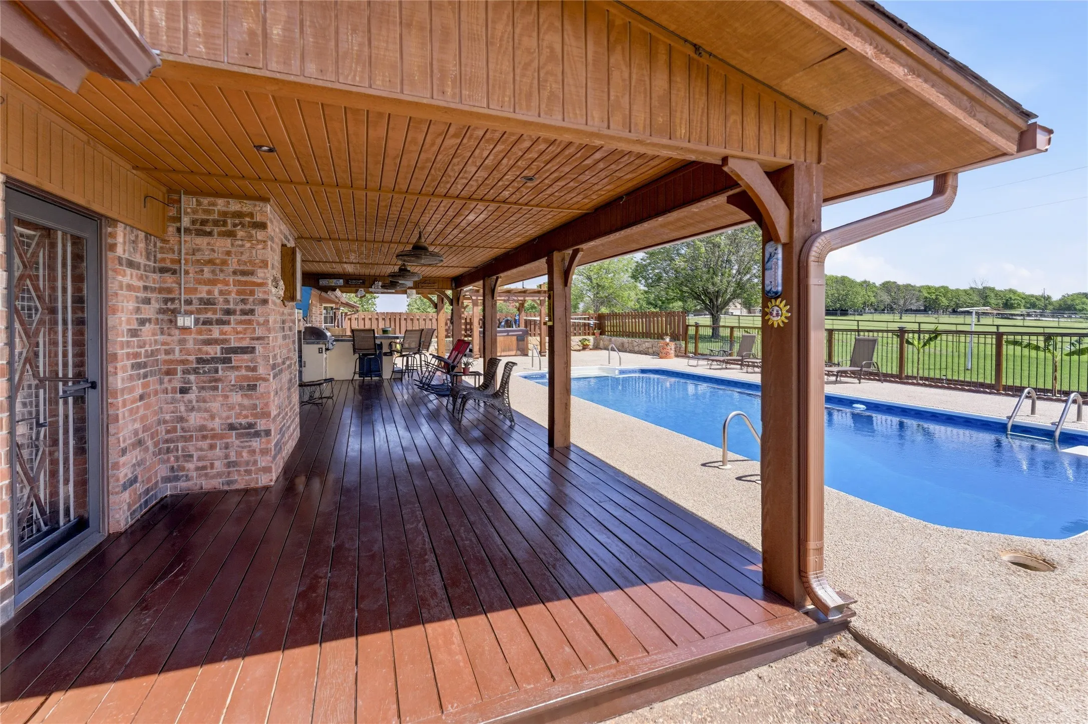 Single Family Residence For Sale in Parker County , 911 Mcvoid Road, Springtown, Texas 76082, 3 Bedroom, 2 Bathroom, Garage spaces, 2,533 Sqft, built in 1977, mls#21255037, Real Estate Agent in Springtown, Homes For Sale in Parker county, Homes For Sale in Springtown, Realtor in Springtown Texas, Real Estate Brokerage Independent Realty Texas, Luminita Cordes Realtor