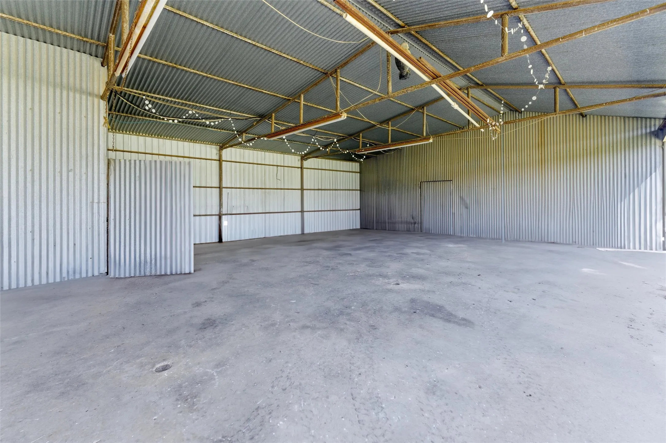 Single Family Residence For Sale in Parker County , 911 Mcvoid Road, Springtown, Texas 76082, 3 Bedroom, 2 Bathroom, Garage spaces, 2,533 Sqft, built in 1977, mls#21255037, Real Estate Agent in Springtown, Homes For Sale in Parker county, Homes For Sale in Springtown, Realtor in Springtown Texas, Real Estate Brokerage Independent Realty Texas, Luminita Cordes Realtor