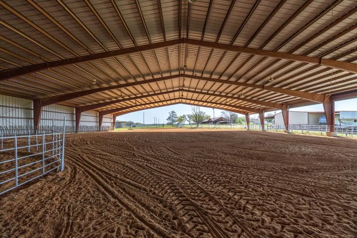 Single Family Residence For Sale in Parker County , 911 Mcvoid Road, Springtown, Texas 76082, 3 Bedroom, 2 Bathroom, Garage spaces, 2,533 Sqft, built in 1977, mls#21255037, Real Estate Agent in Springtown, Homes For Sale in Parker county, Homes For Sale in Springtown, Realtor in Springtown Texas, Real Estate Brokerage Independent Realty Texas, Luminita Cordes Realtor