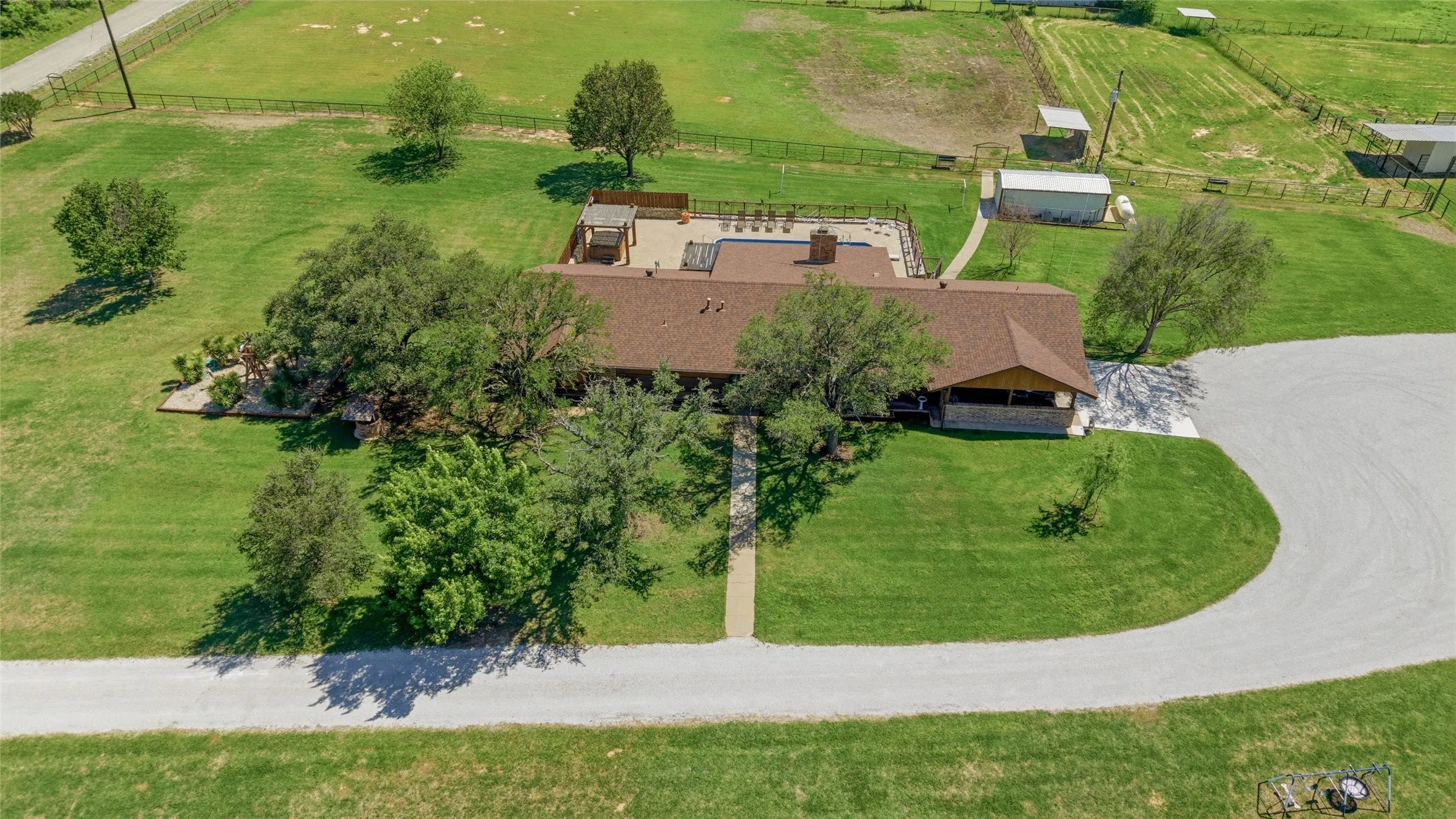 Single Family Residence For Sale in Parker County , 911 Mcvoid Road, Springtown, Texas 76082, 3 Bedroom, 2 Bathroom, Garage spaces, 2,533 Sqft, built in 1977, mls#21255037, Real Estate Agent in Springtown, Homes For Sale in Parker county, Homes For Sale in Springtown, Realtor in Springtown Texas, Real Estate Brokerage Independent Realty Texas, Luminita Cordes Realtor