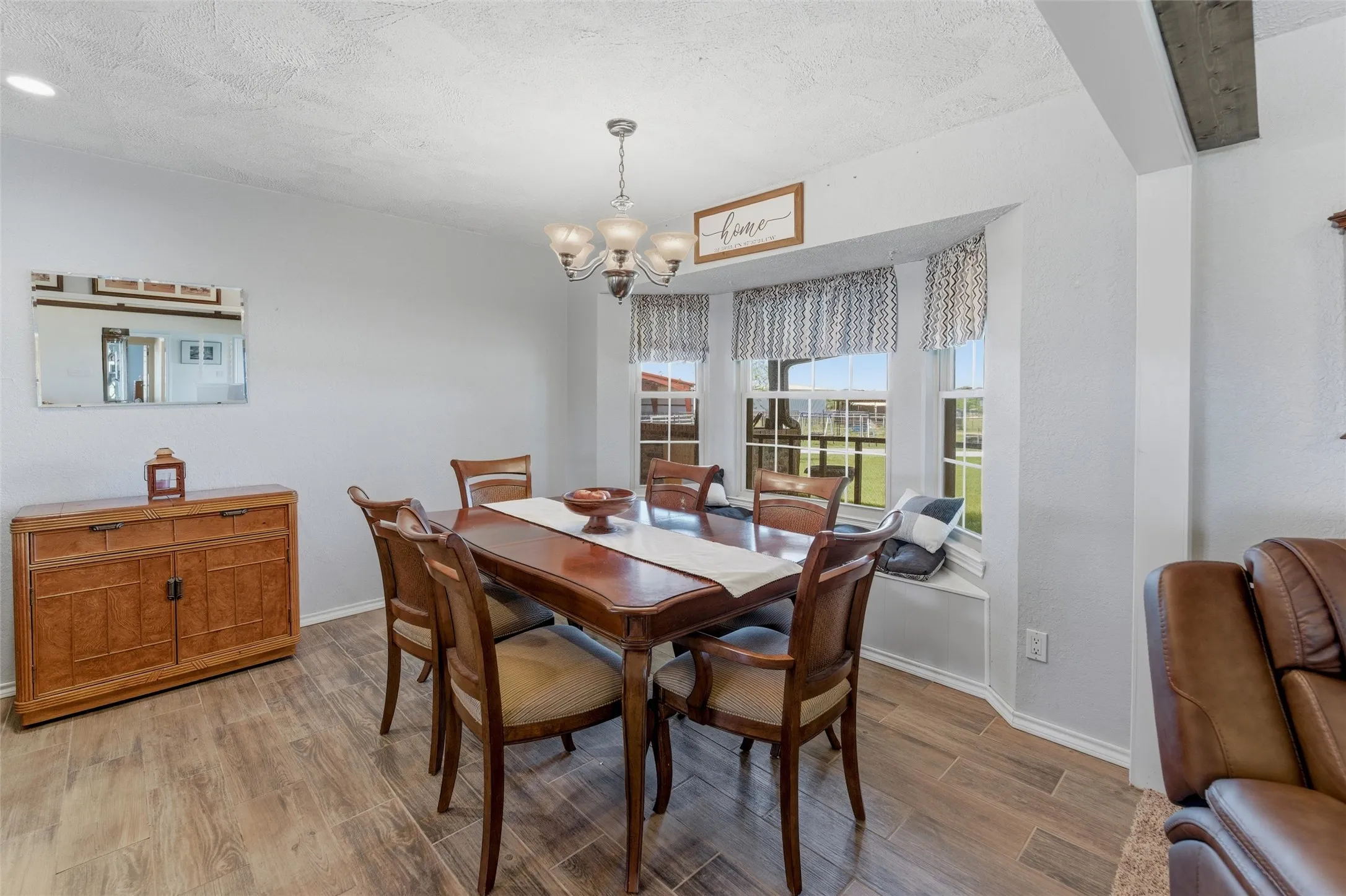 Single Family Residence For Sale in Parker County , 911 Mcvoid Road, Springtown, Texas 76082, 3 Bedroom, 2 Bathroom, Garage spaces, 2,533 Sqft, built in 1977, mls#21255037, Real Estate Agent in Springtown, Homes For Sale in Parker county, Homes For Sale in Springtown, Realtor in Springtown Texas, Real Estate Brokerage Independent Realty Texas, Luminita Cordes Realtor