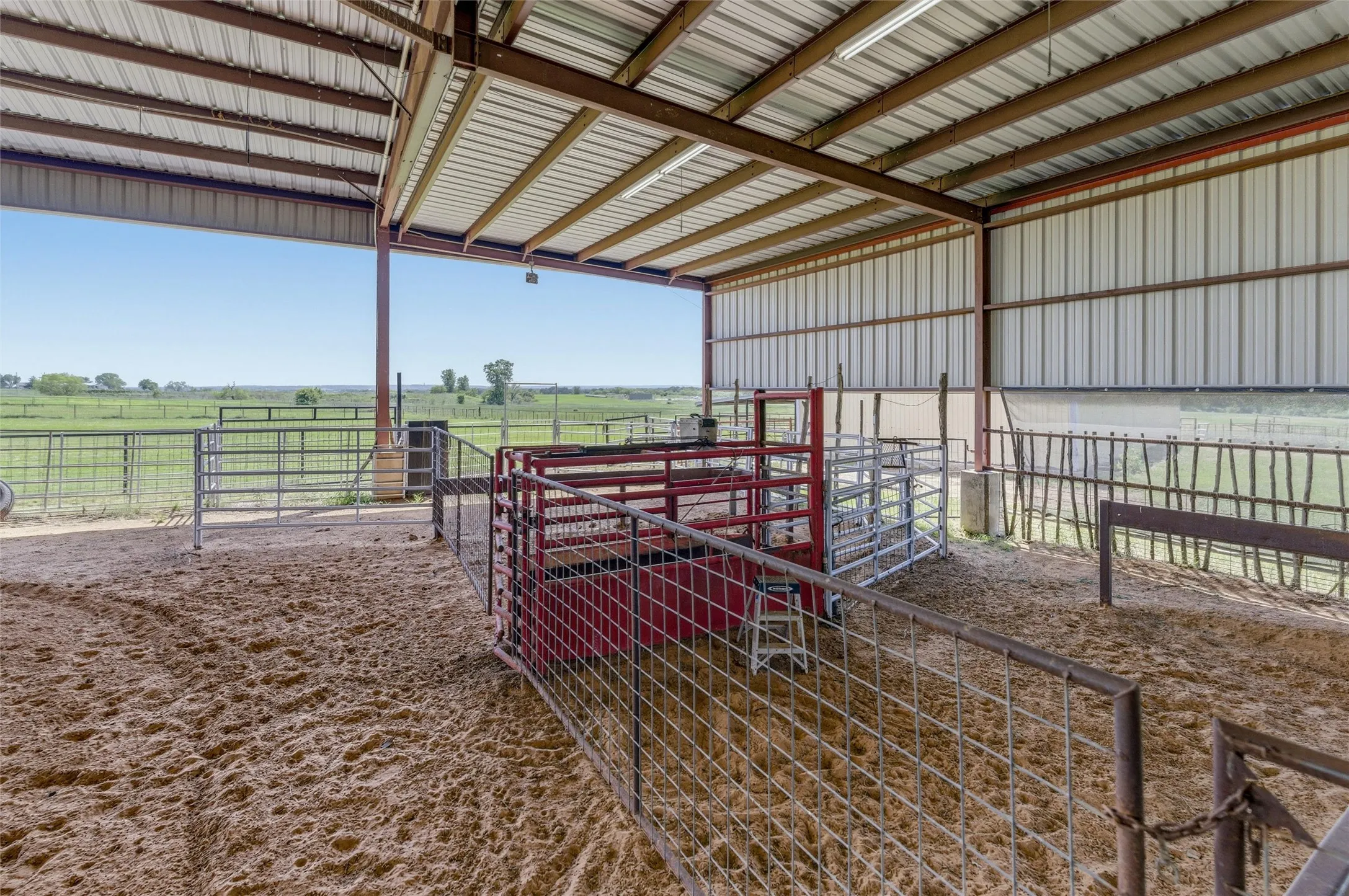 Single Family Residence For Sale in Parker County , 911 Mcvoid Road, Springtown, Texas 76082, 3 Bedroom, 2 Bathroom, Garage spaces, 2,533 Sqft, built in 1977, mls#21255037, Real Estate Agent in Springtown, Homes For Sale in Parker county, Homes For Sale in Springtown, Realtor in Springtown Texas, Real Estate Brokerage Independent Realty Texas, Luminita Cordes Realtor